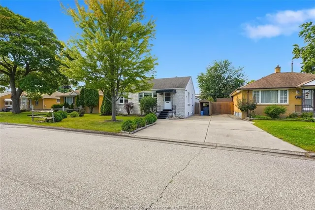 1449 REDWOOD Ave, Windsor 3