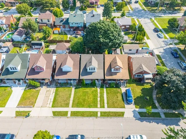 2284 Fraser Ave, Windsor 4