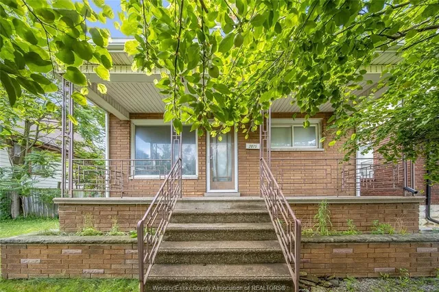 2075 OTTAWA St, Windsor 4