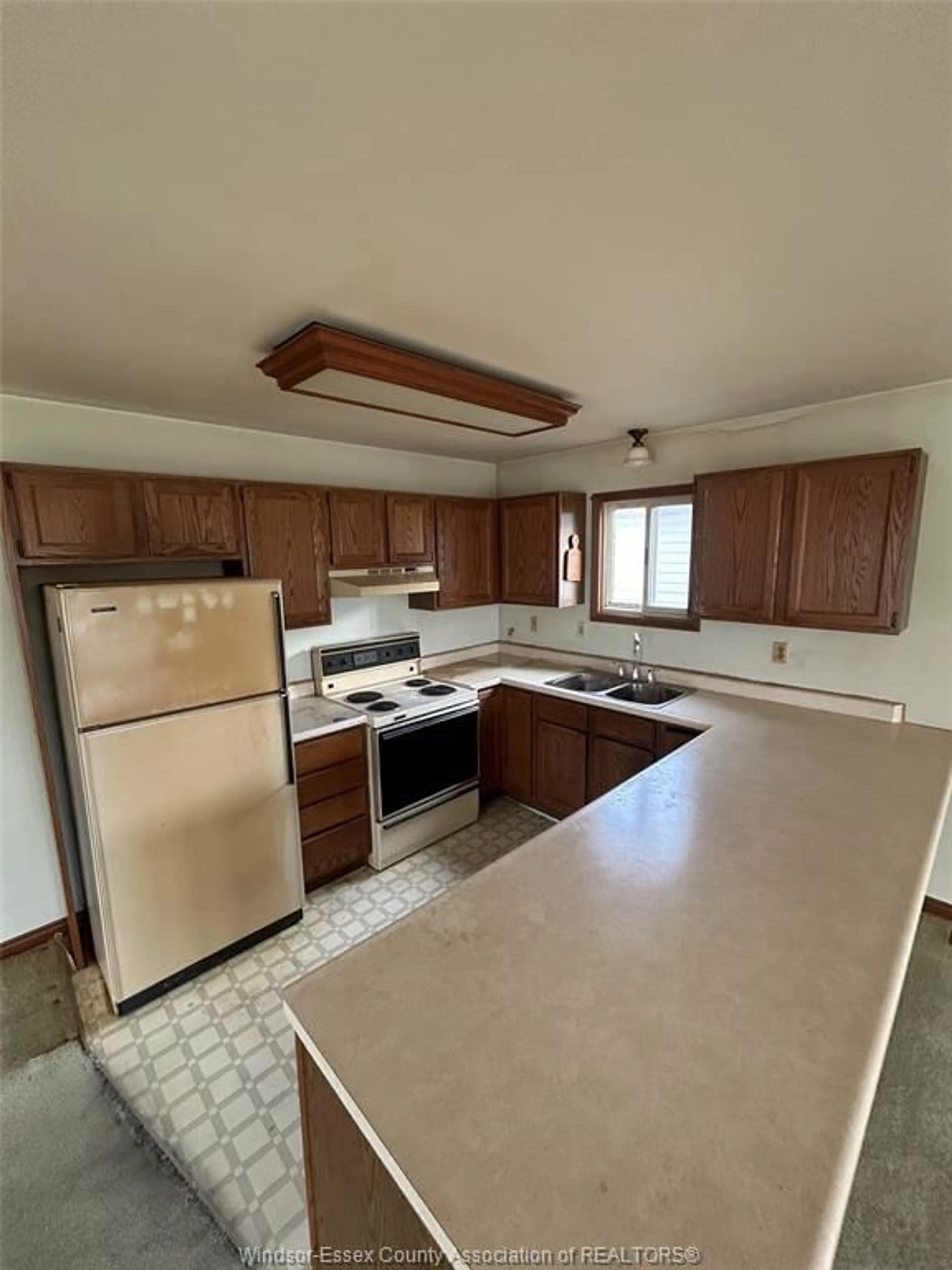 Standard kitchen, unknown for 79 PARKSIDE, McGregor Ontario N0R 1J0