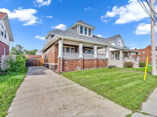 172 GILES Blvd, Windsor 3