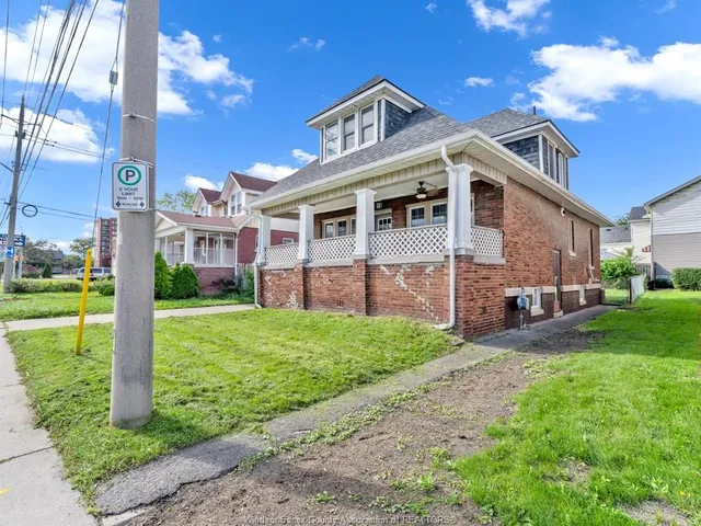 172 GILES Blvd, Windsor 4