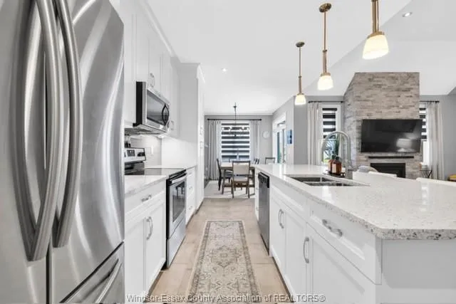 2230 MAITLAND, Windsor 4
