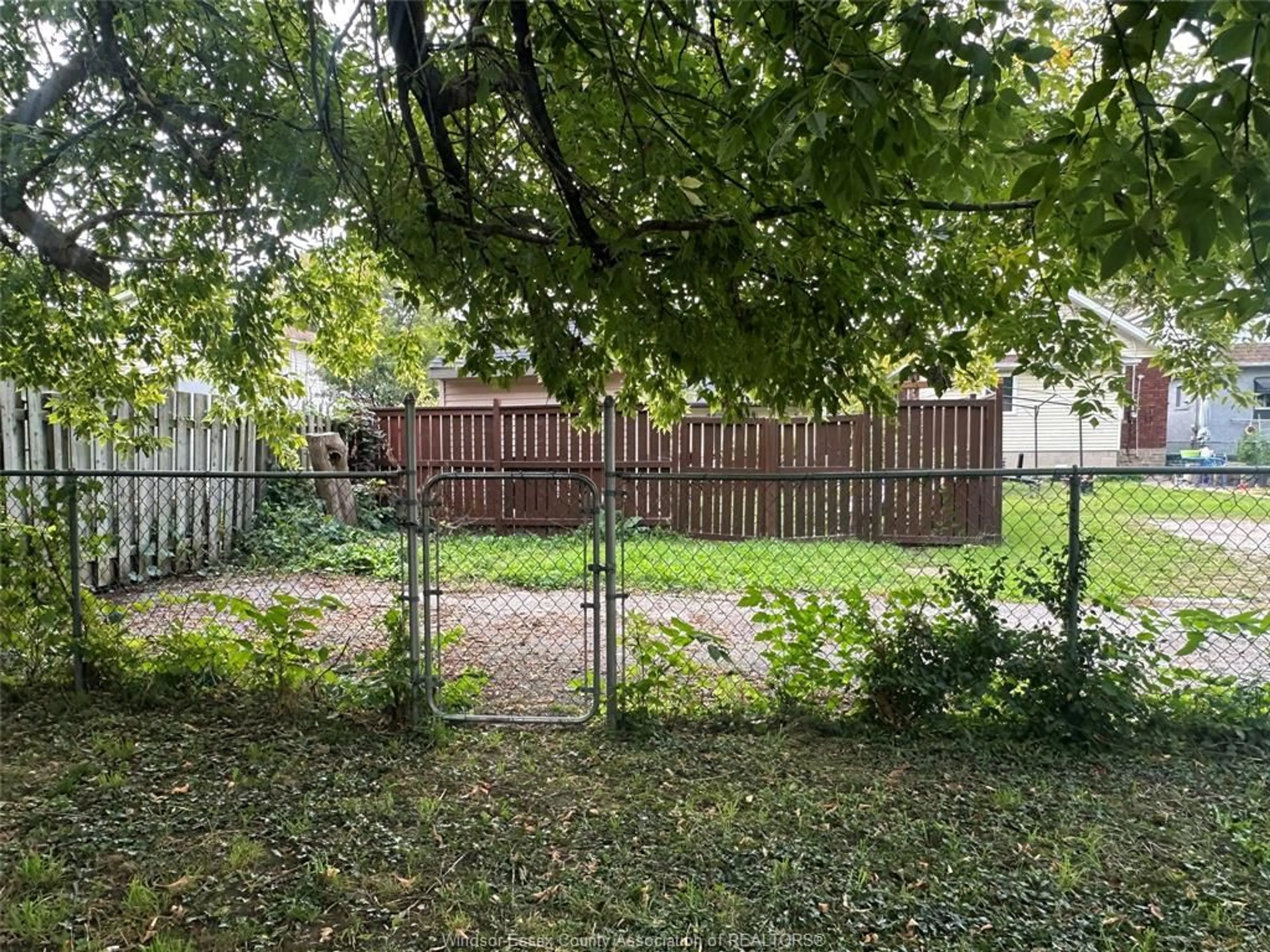 A pic from outside/outdoor area/front of a property/back of a property/a pic from drone, street for 1577 MOY Ave, Windsor Ontario N8X 1J4