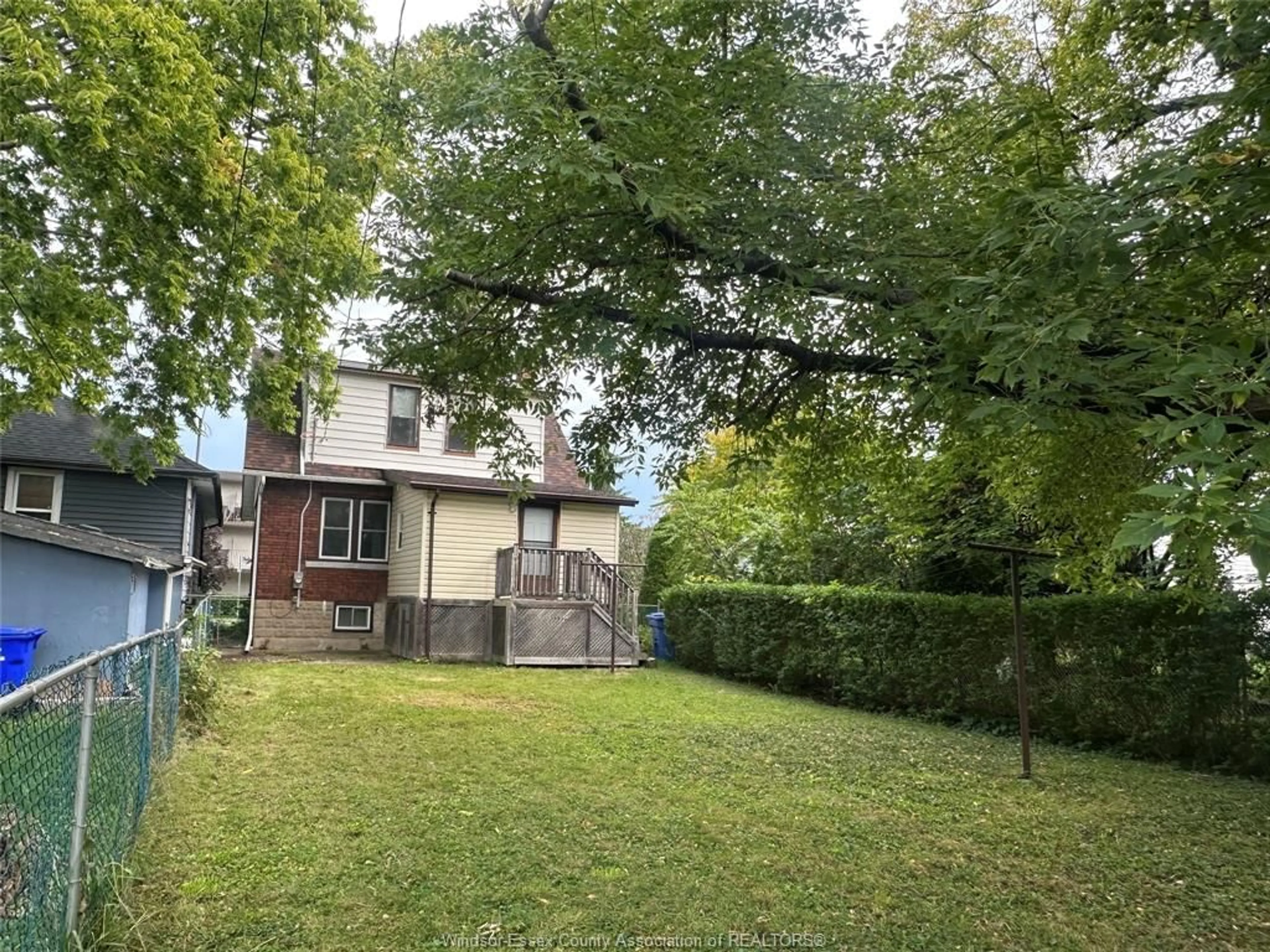 A pic from outside/outdoor area/front of a property/back of a property/a pic from drone, street for 1577 MOY Ave, Windsor Ontario N8X 1J4