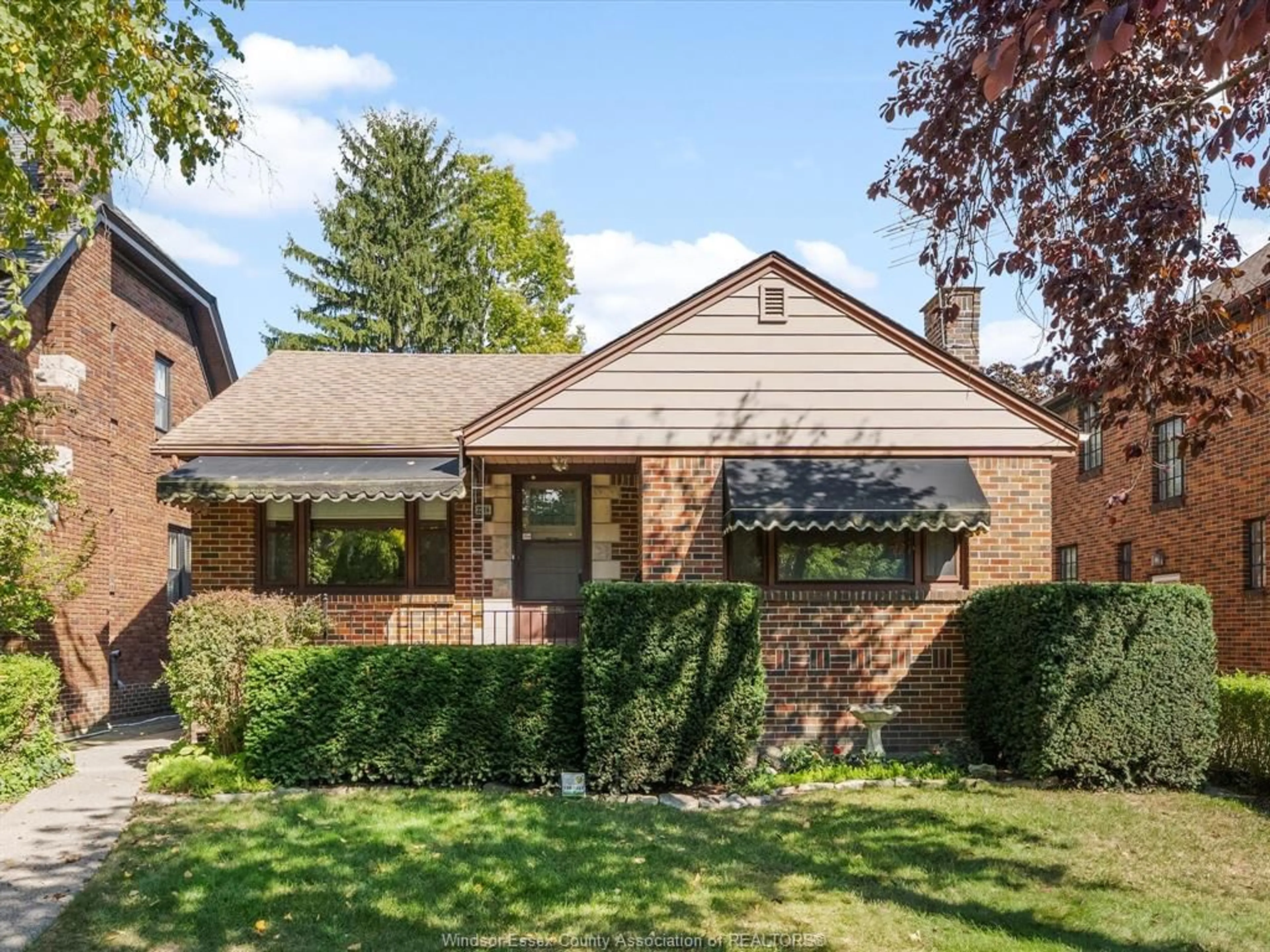 Home with brick exterior material, street for 2214 VICTORIA Ave, Windsor Ontario N8X 1R1