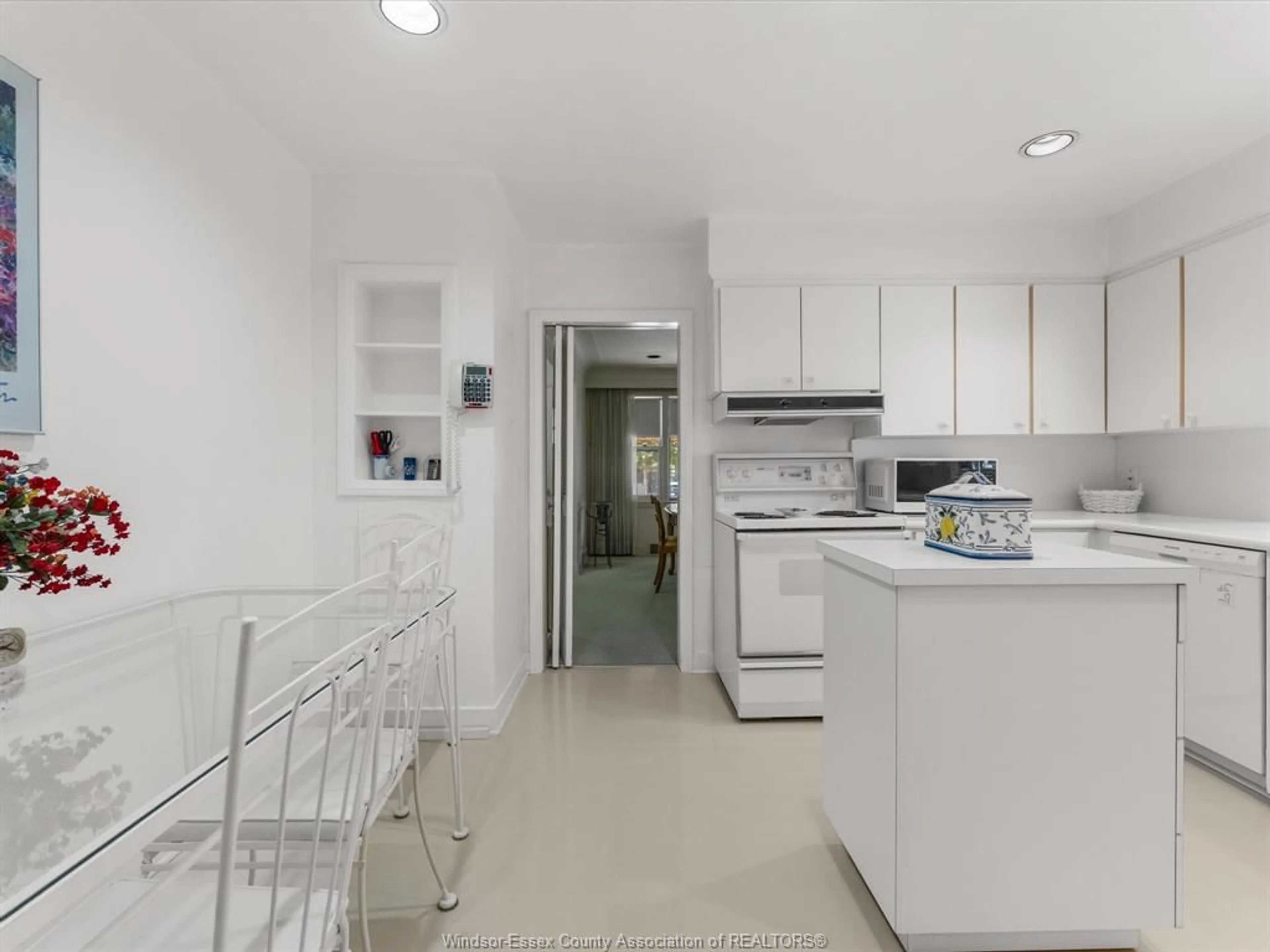 Kitchen with laundary machines, ceramic/tile floor for 2214 VICTORIA Ave, Windsor Ontario N8X 1R1