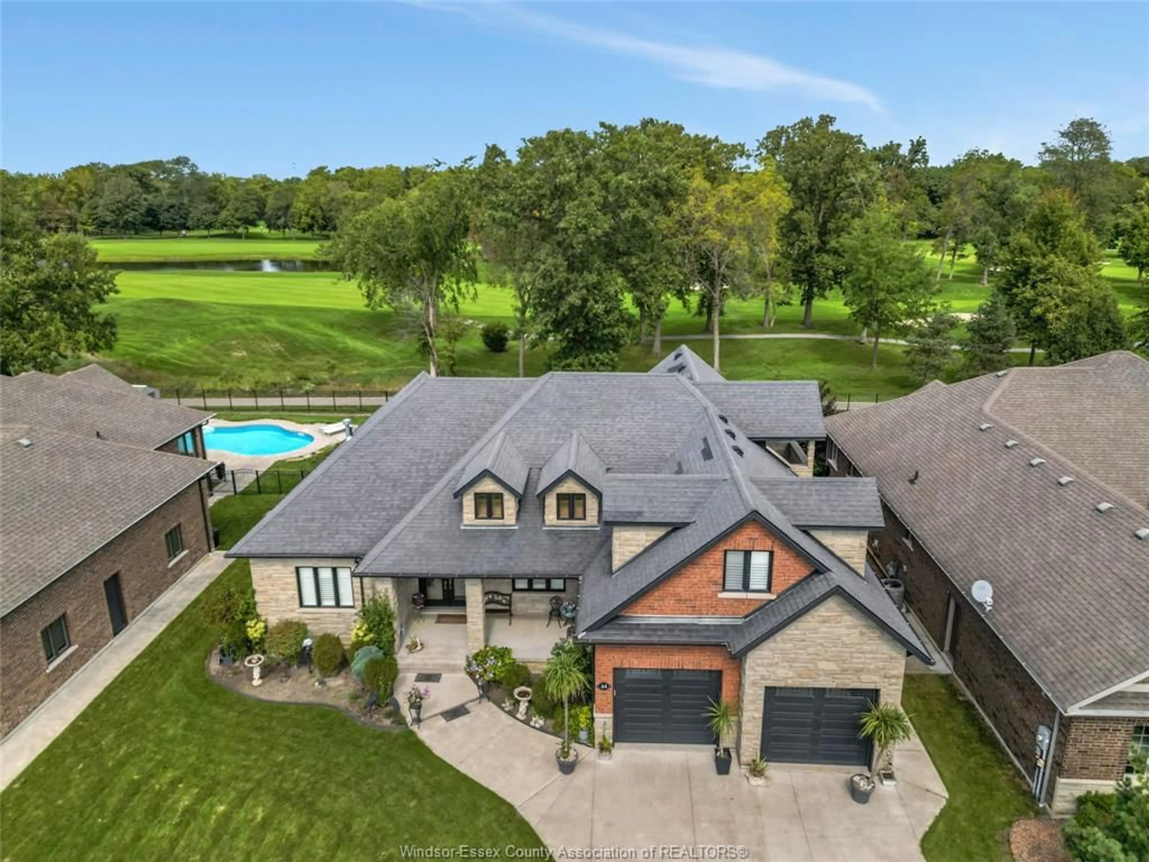 A pic from outside/outdoor area/front of a property/back of a property/a pic from drone, unknown for 44 HILTON Crt, Amherstburg Ontario N9V 0A8