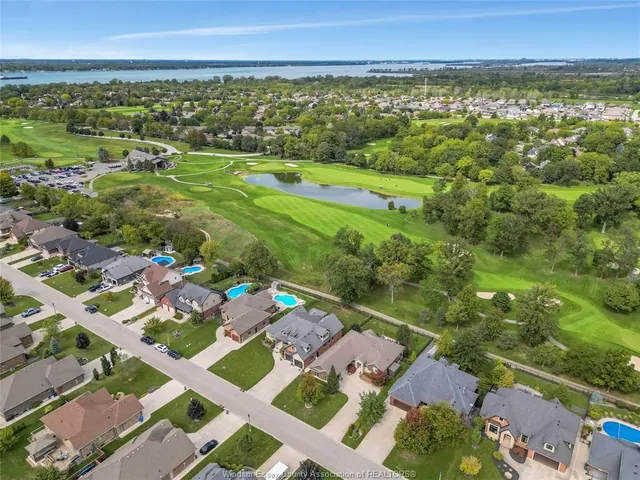 44 HILTON Crt, Amherstburg 3