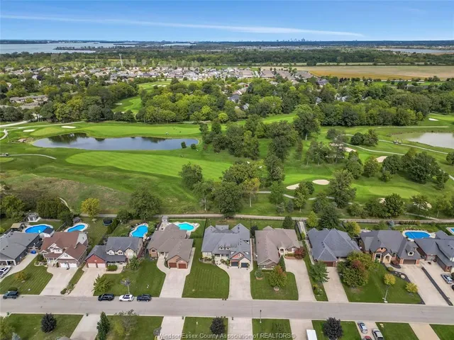 44 HILTON Crt, Amherstburg 4