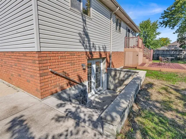 4274 DENNISON Crt, Windsor 5