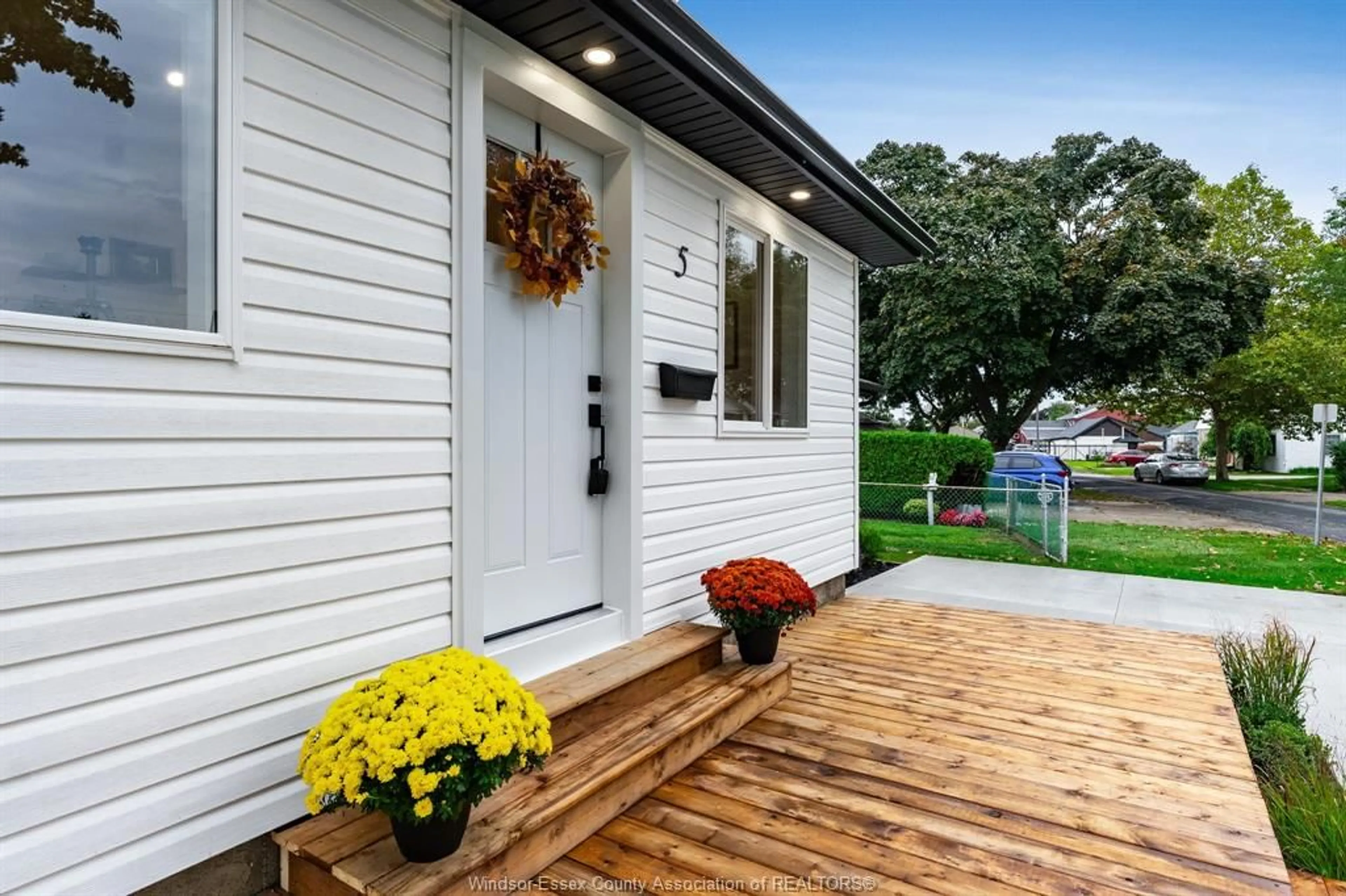 Home with vinyl exterior material, street for 5 Howard St, Leamington Ontario N8H 1G4