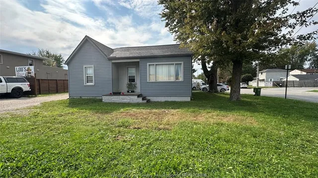 3603 WALKER, Windsor