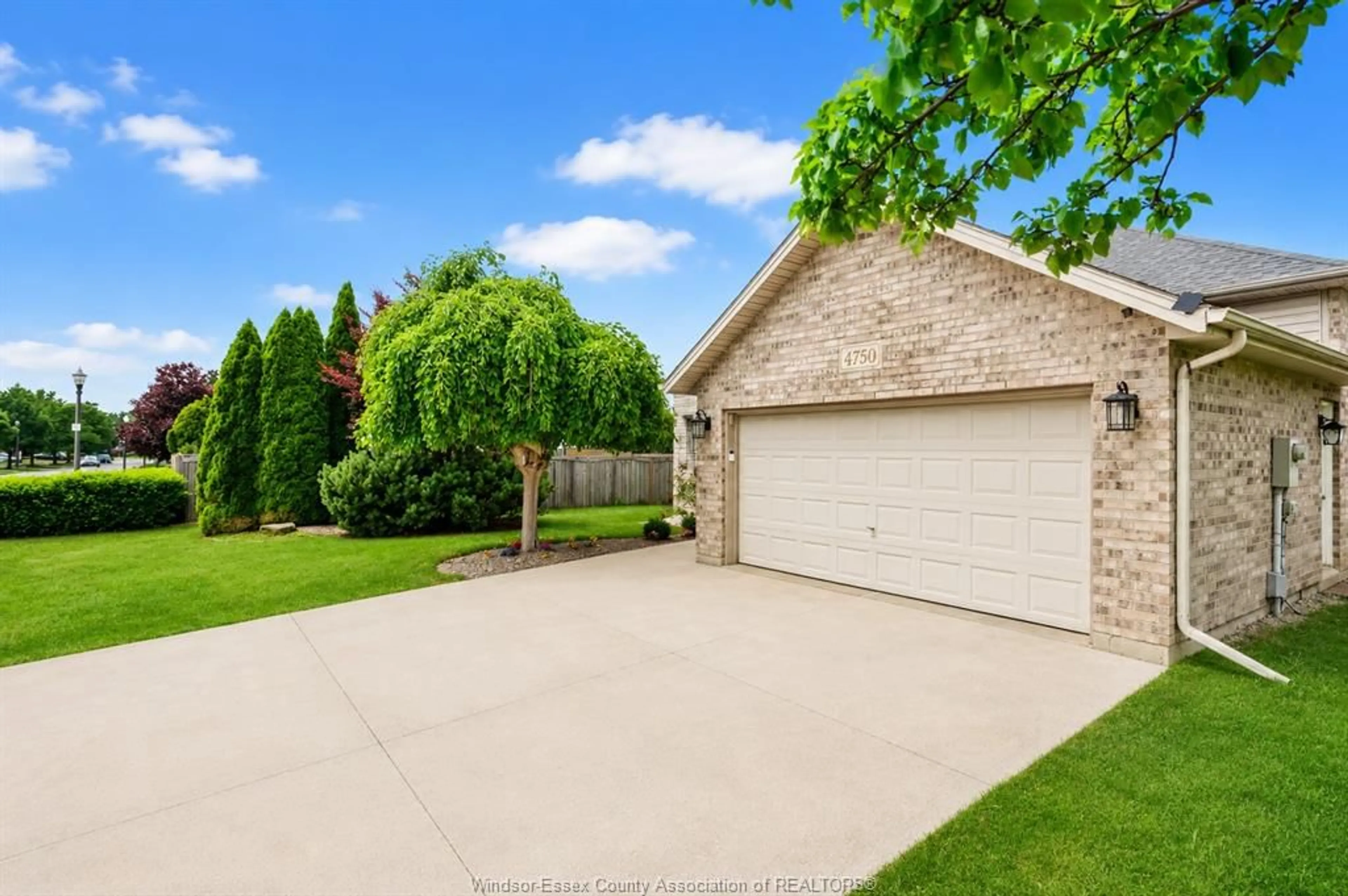 A pic from outside/outdoor area/front of a property/back of a property/a pic from drone, water/lake/river/ocean view for 4750 KOMINAR Crt, Windsor Ontario N9G 2W6