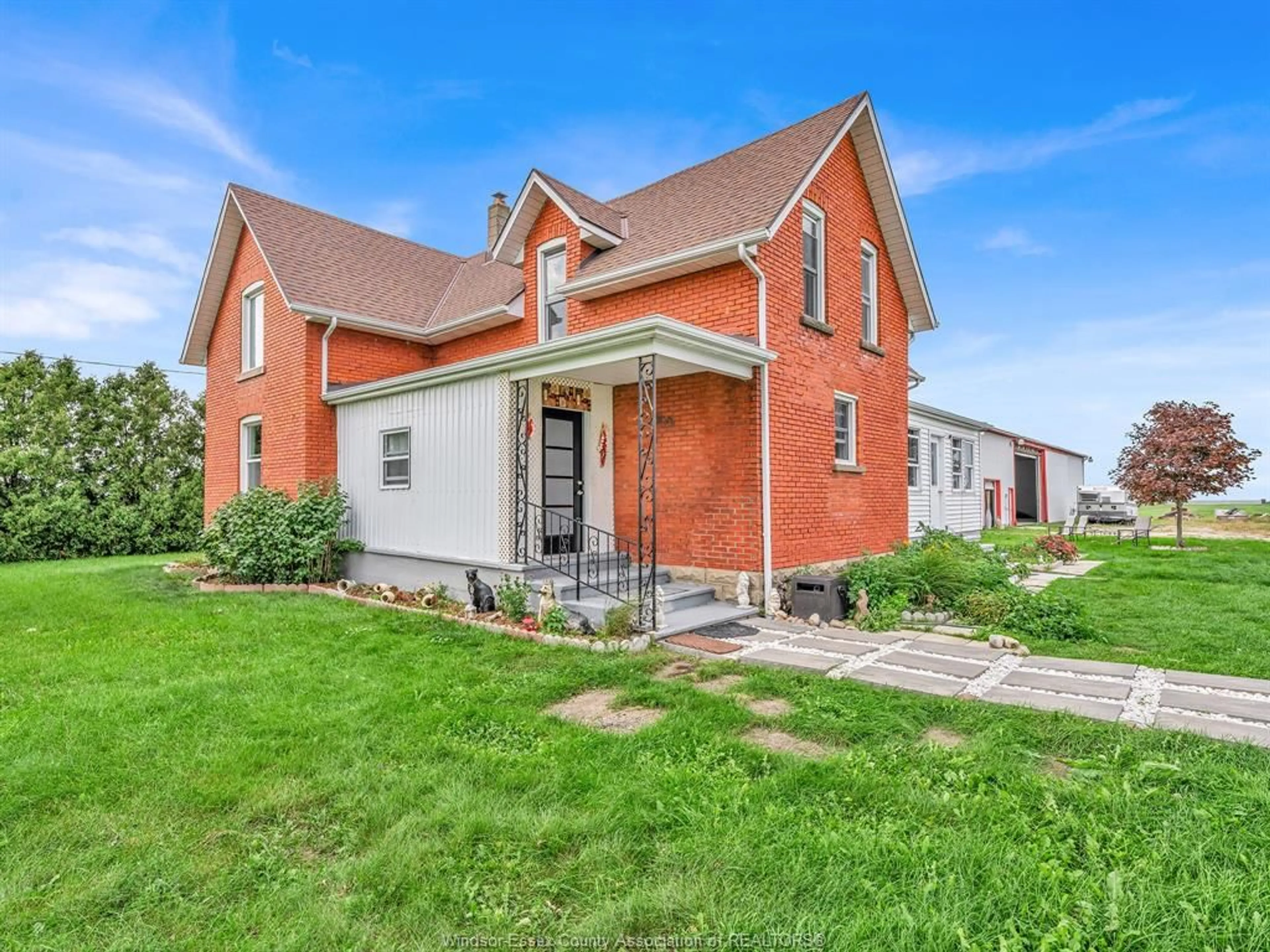 Home with brick exterior material, building for 909 Mersea Road 10, Leamington Ontario N0P 2J0