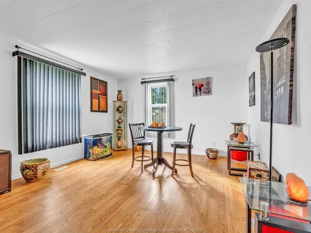 909 Mersea Road 10, Leamington 4