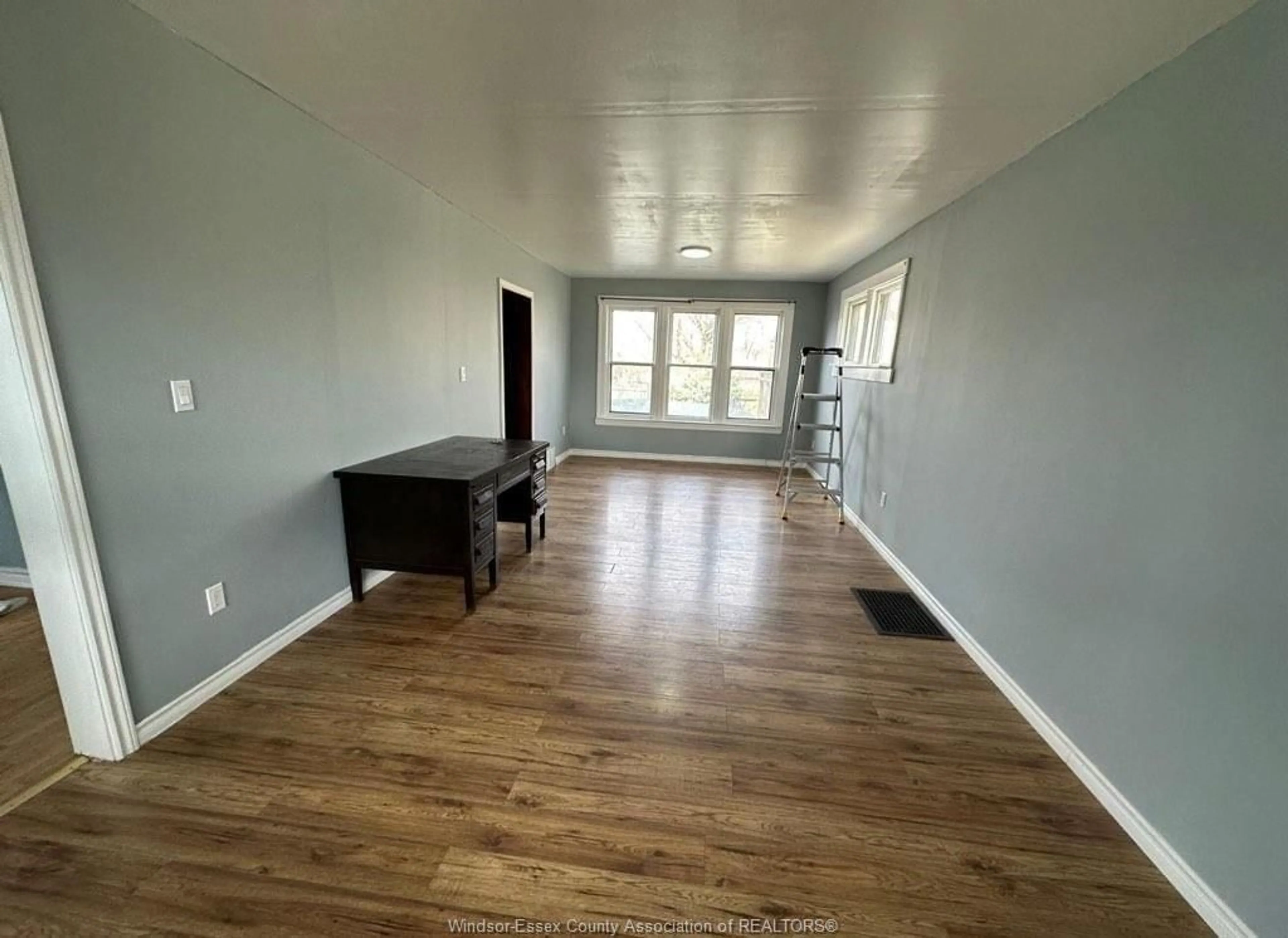 A pic of a room for 328 JOHN B Ave, Windsor Ontario N9C 3G2