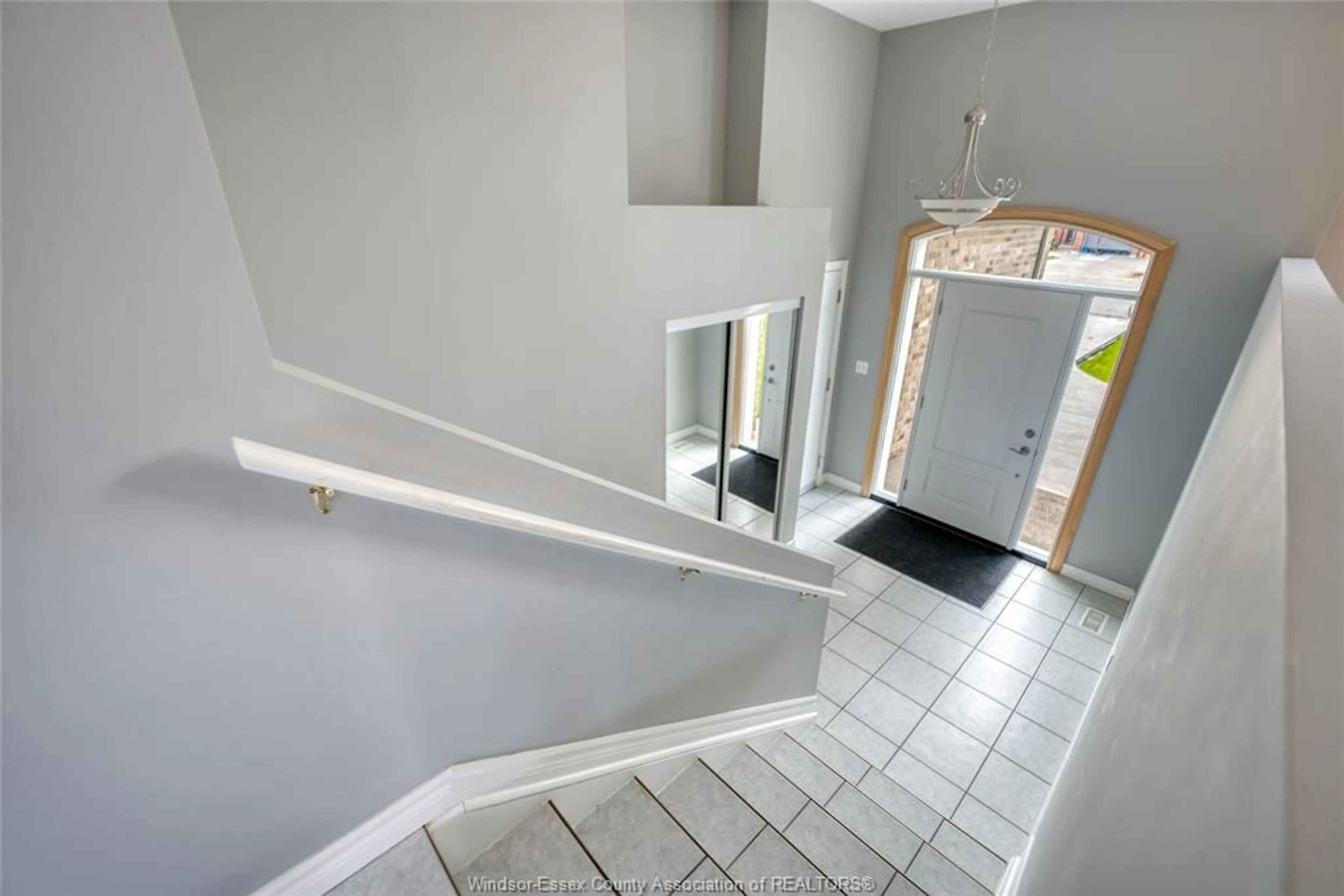 Indoor foyer for 879 WESTWOOD, Lakeshore Ontario N8L 1E9