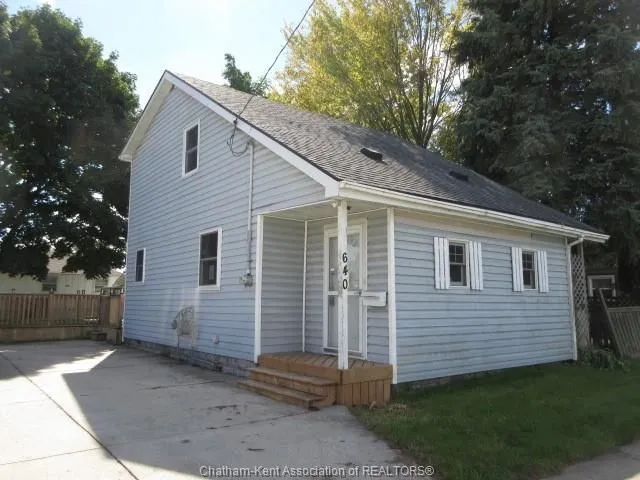 640 WALLACE St, Wallaceburg