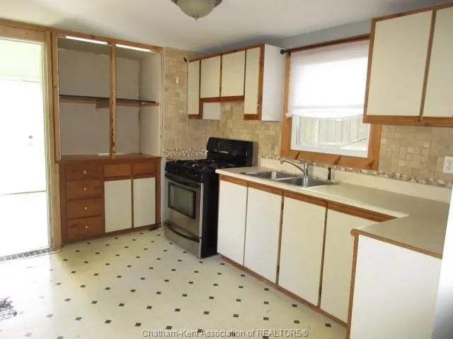 640 WALLACE St, Wallaceburg 2