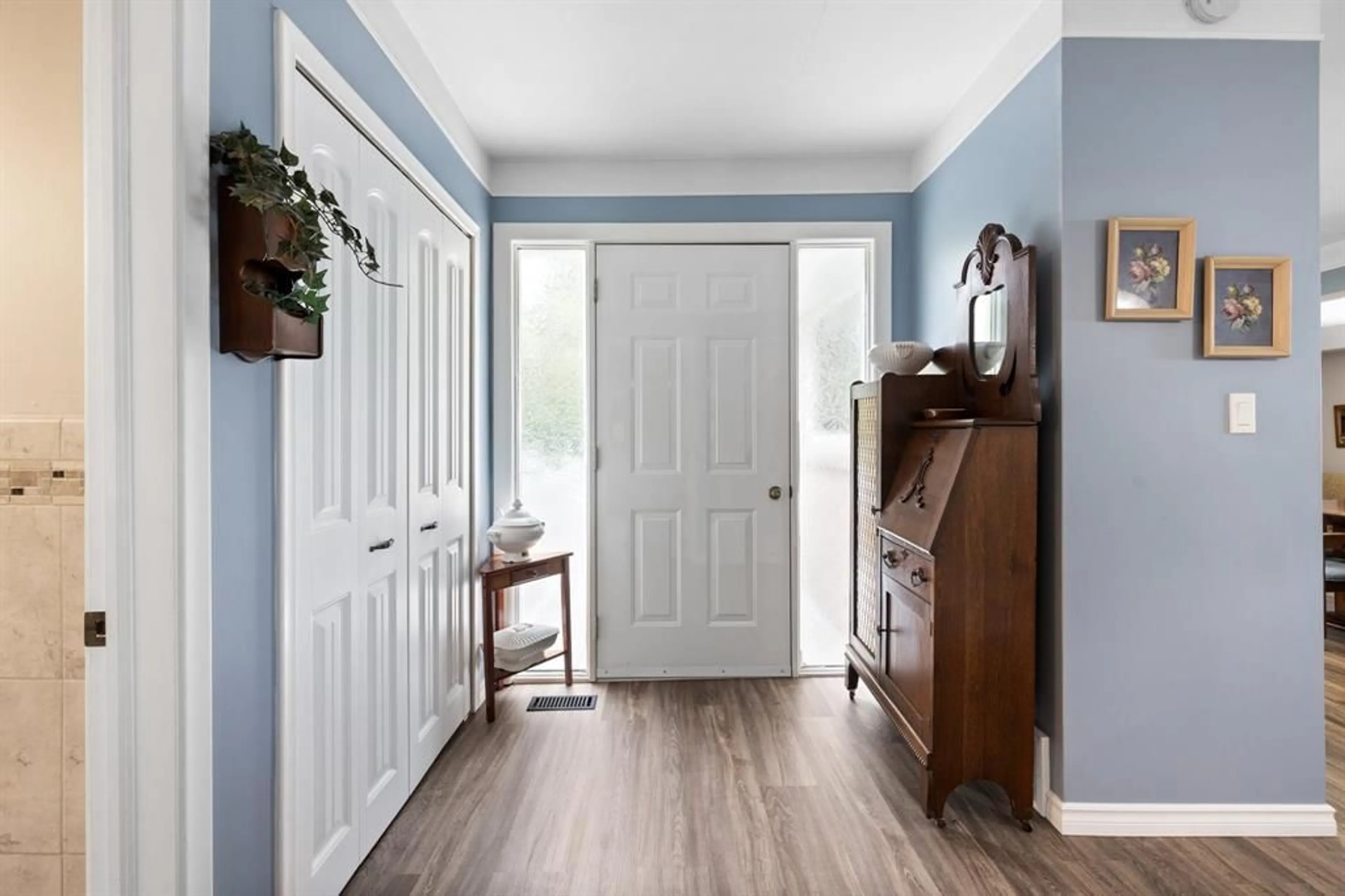 Indoor entryway for 3110 ST.CLAIR Rd, Tilbury North Ontario N0R 1N0