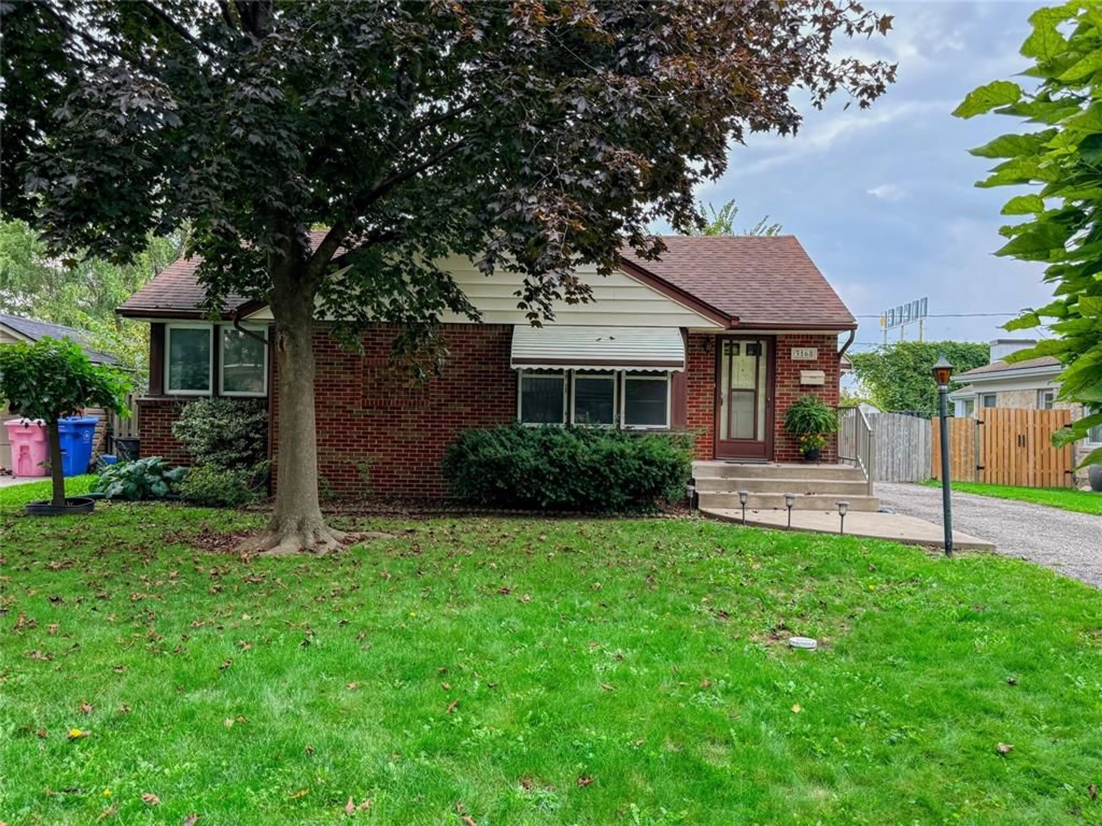 Unknown for 3168 CHURCH, Windsor Ontario N9E 1V1