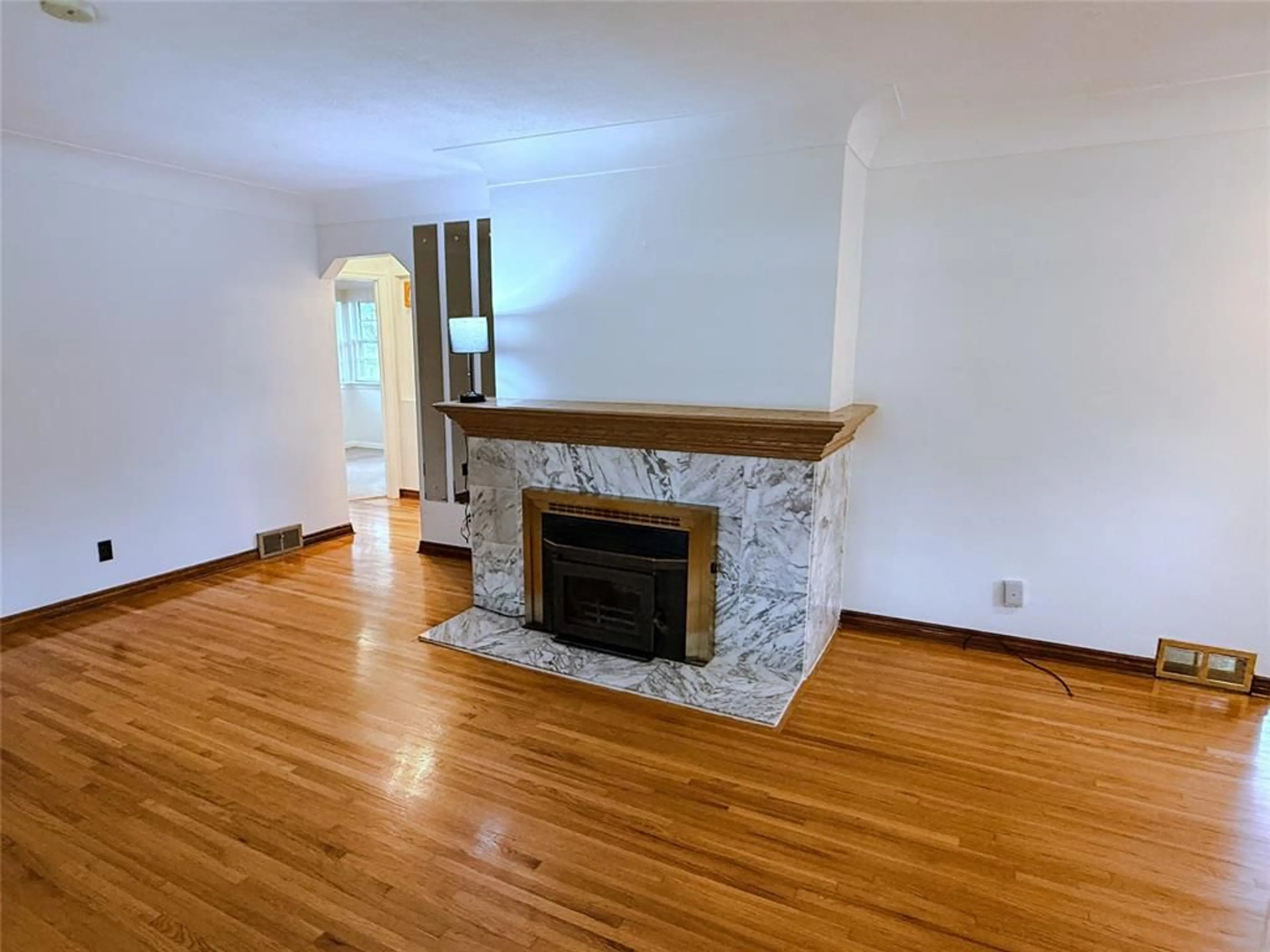 Living room with furniture, wood/laminate floor for 3168 CHURCH, Windsor Ontario N9E 1V1