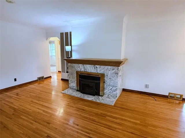 3168 CHURCH, Windsor 4