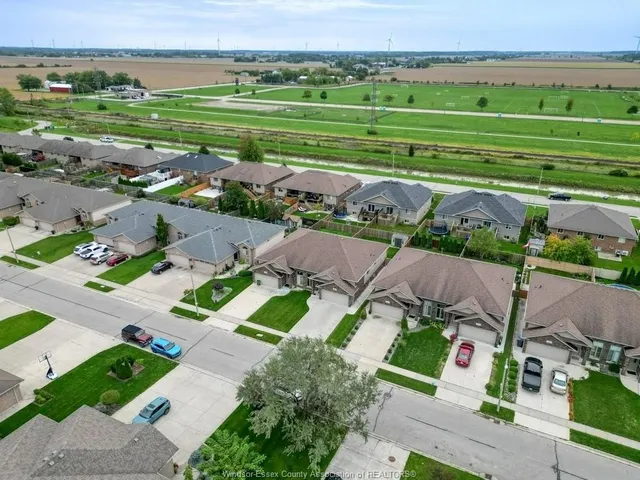 415 ROSEWOOD Dr, Lakeshore 5
