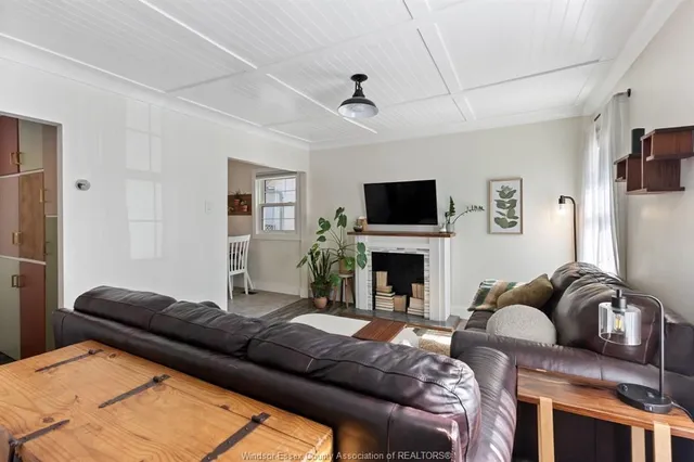 1734 WESTCOTT, Windsor 5