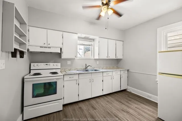 1539 HOWARD, Windsor 4