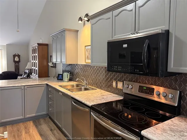 24 ERIE GLEN Cres, Leamington 4