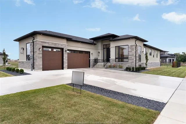2 PEBBLE BEACH COURT, Leamington 2
