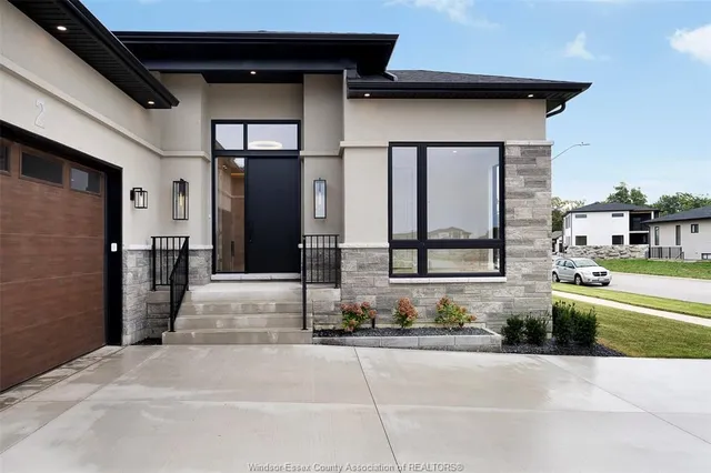 2 PEBBLE BEACH COURT, Leamington 3