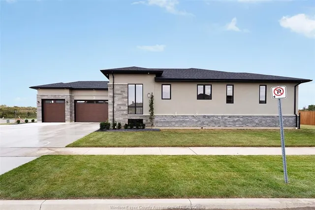 2 PEBBLE BEACH COURT, Leamington 4