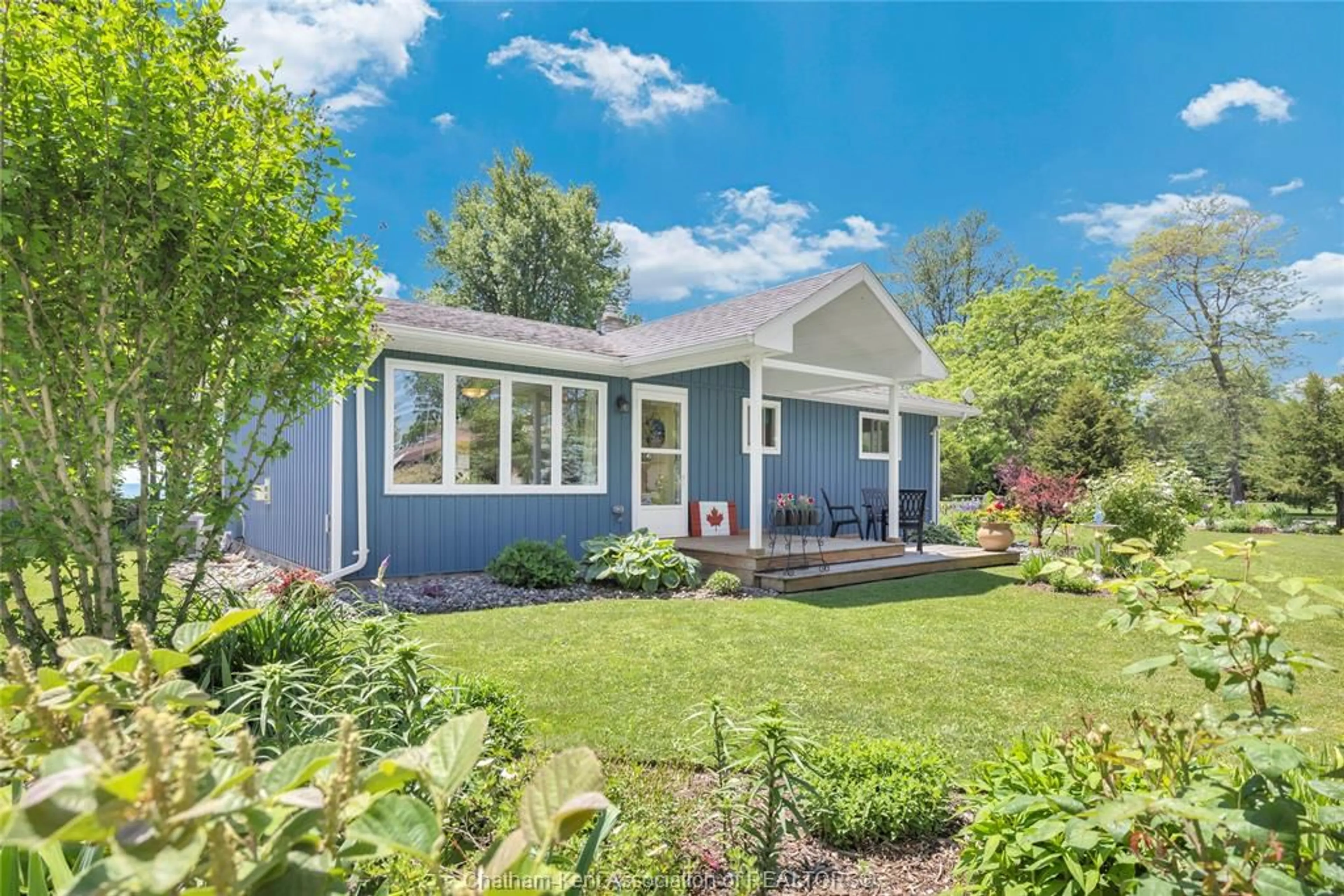 Home with vinyl exterior material, street for 601 Towanda Blvd, Erie Beach Ontario N0P 1A0