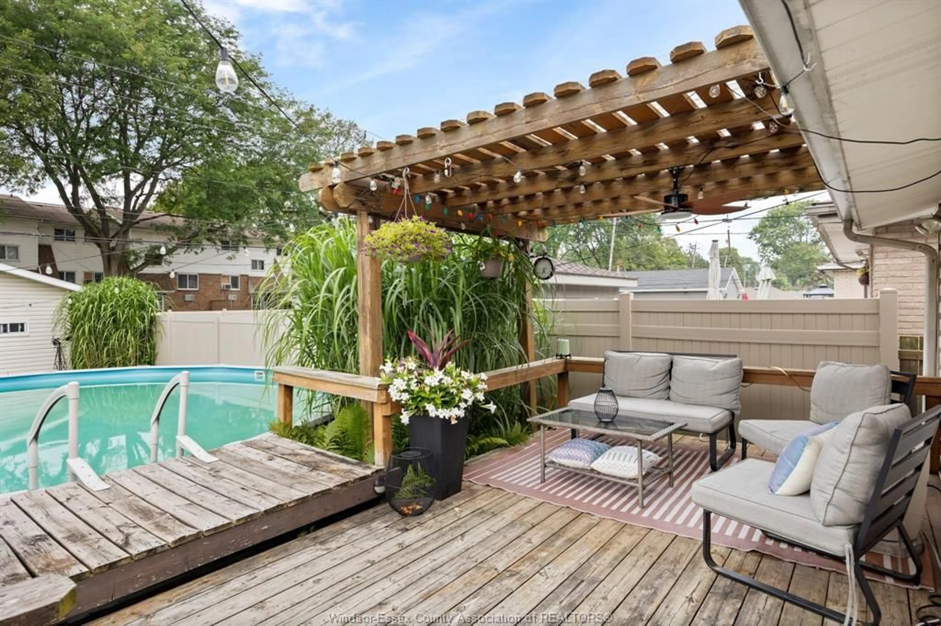 Patio, street for 1657 WESTMINSTER Blvd, Windsor Ontario N8T 1X2