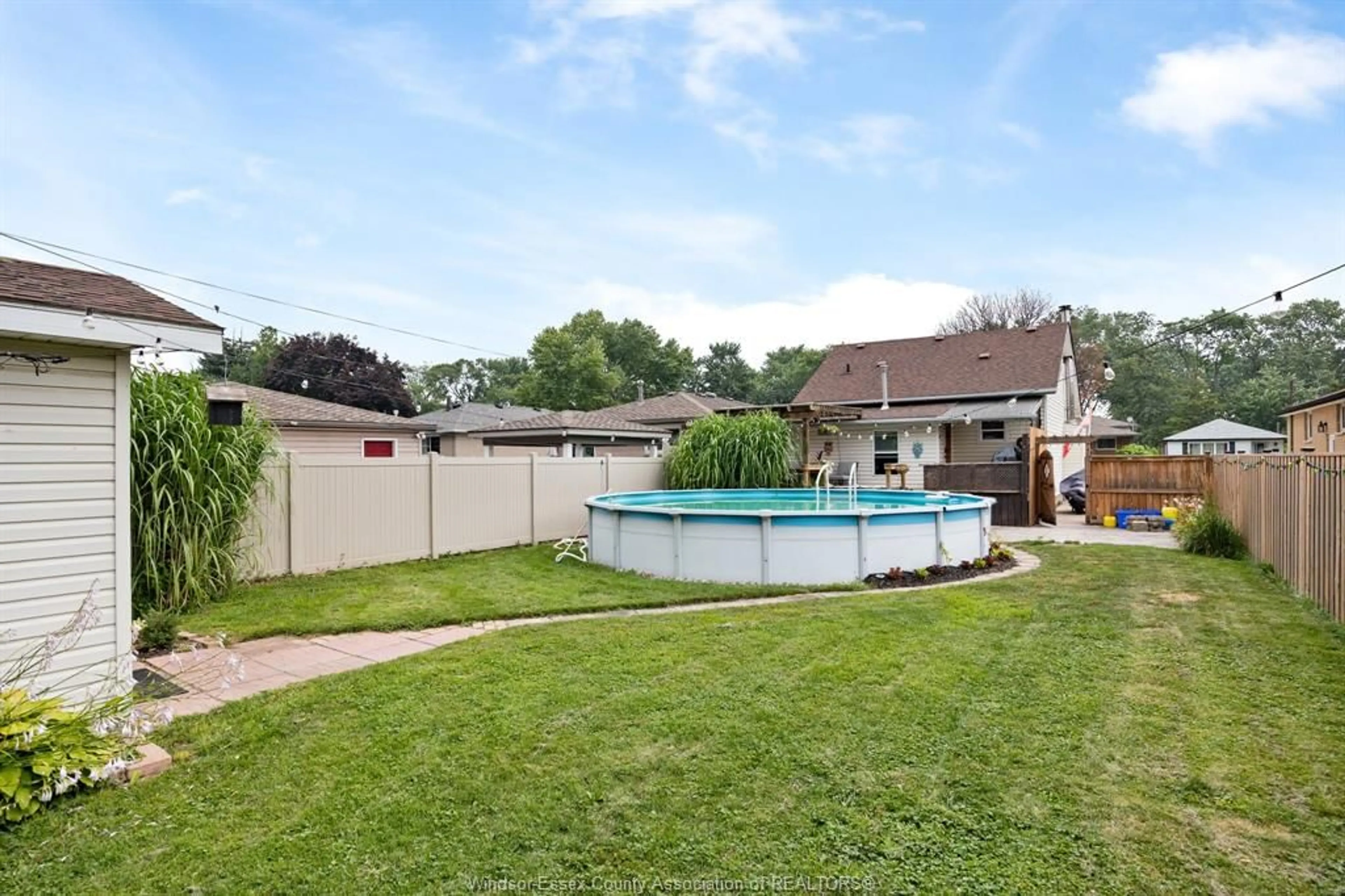 Pool for 1657 WESTMINSTER Blvd, Windsor Ontario N8T 1X2