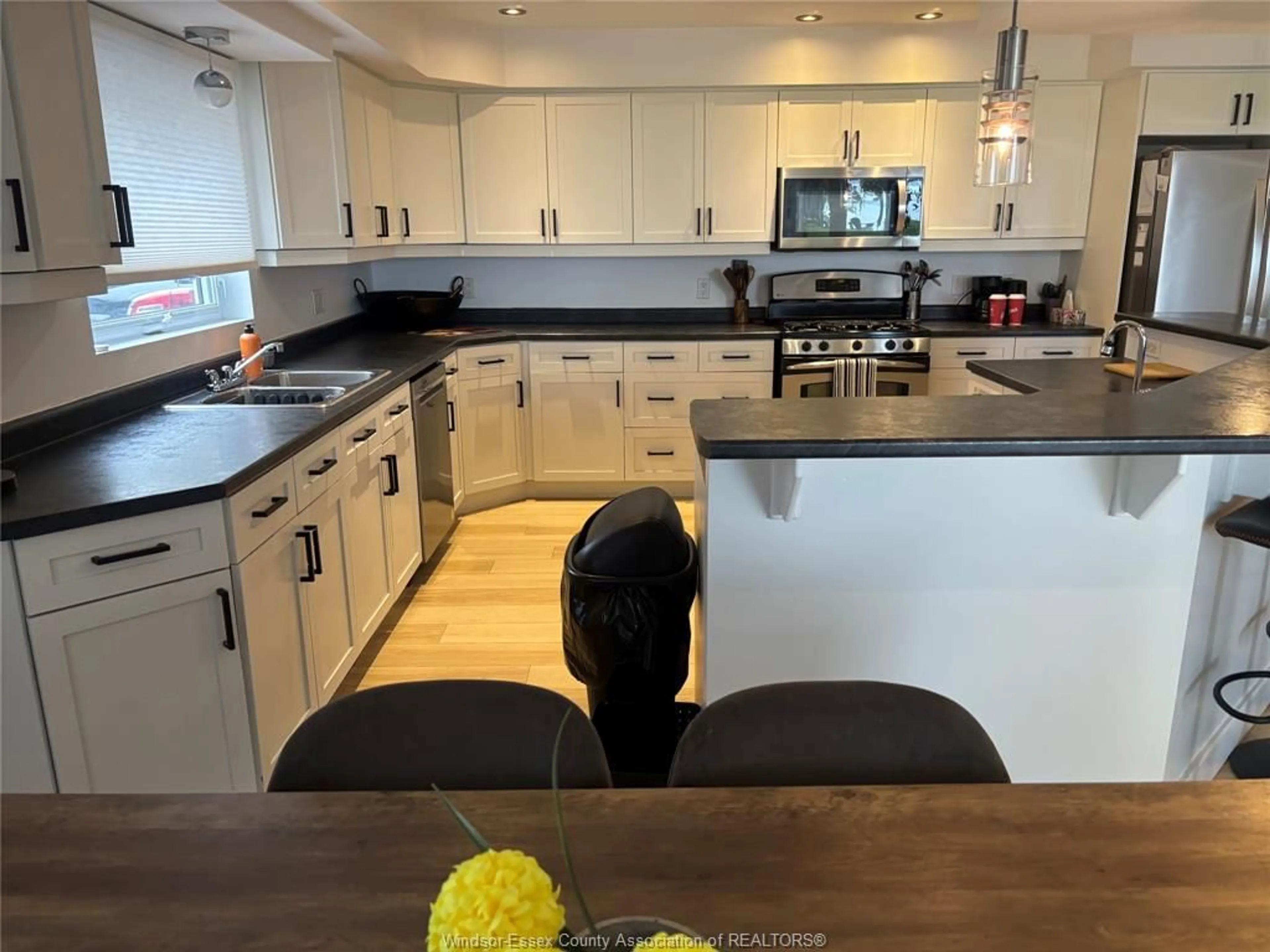 Open concept kitchen, unknown for 1646 PARK, Amherstburg Ontario N9V 1V7