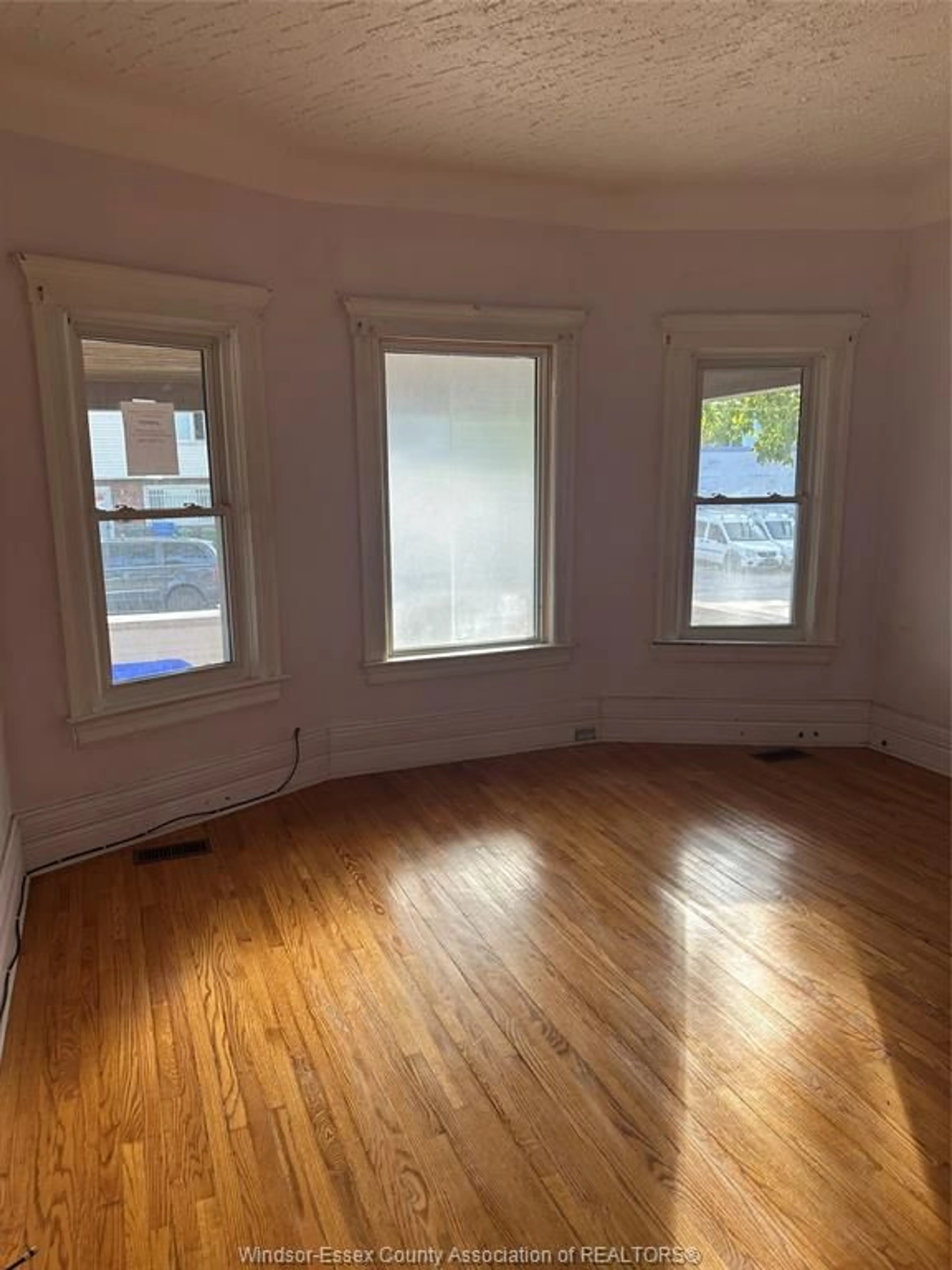 A pic of a room for 547 PIERRE Ave, Windsor Ontario N9A 2K1