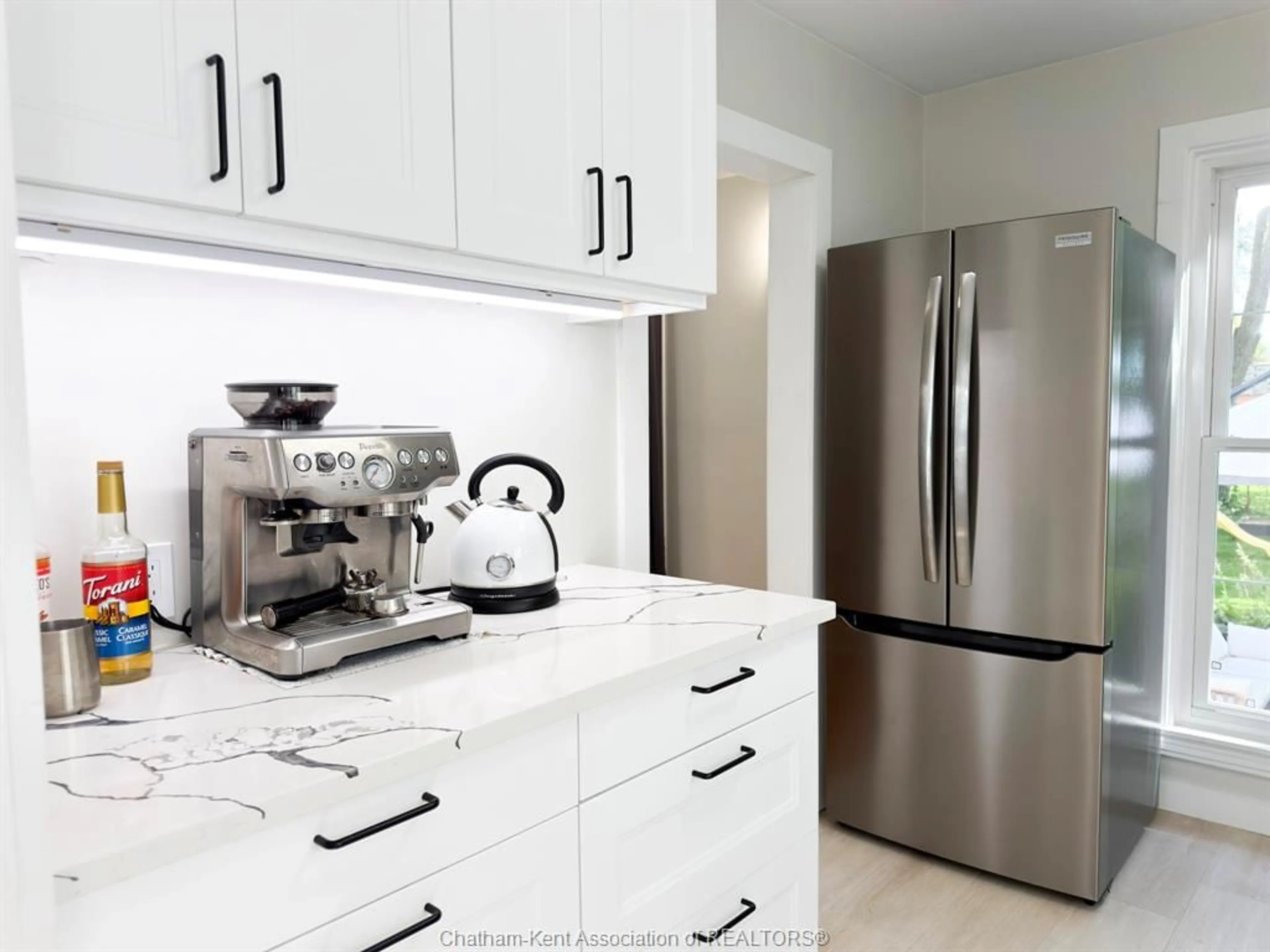 Contemporary kitchen, ceramic/tile floor for 22 Dovercourt St, Chatham Ontario N7L 2E7