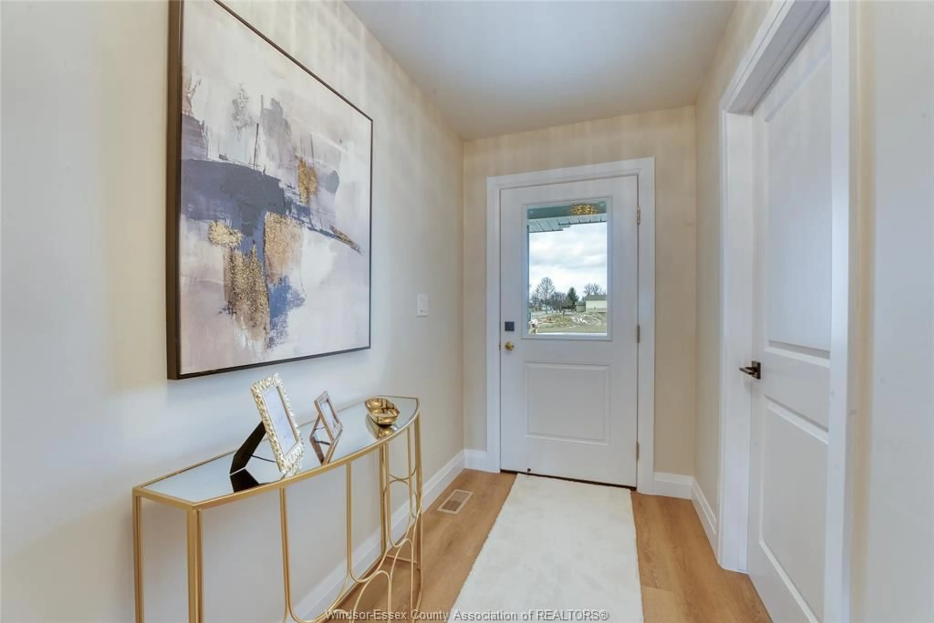Indoor entryway for 3 SARKIS St, Kingsville Ontario N9Y 1J9
