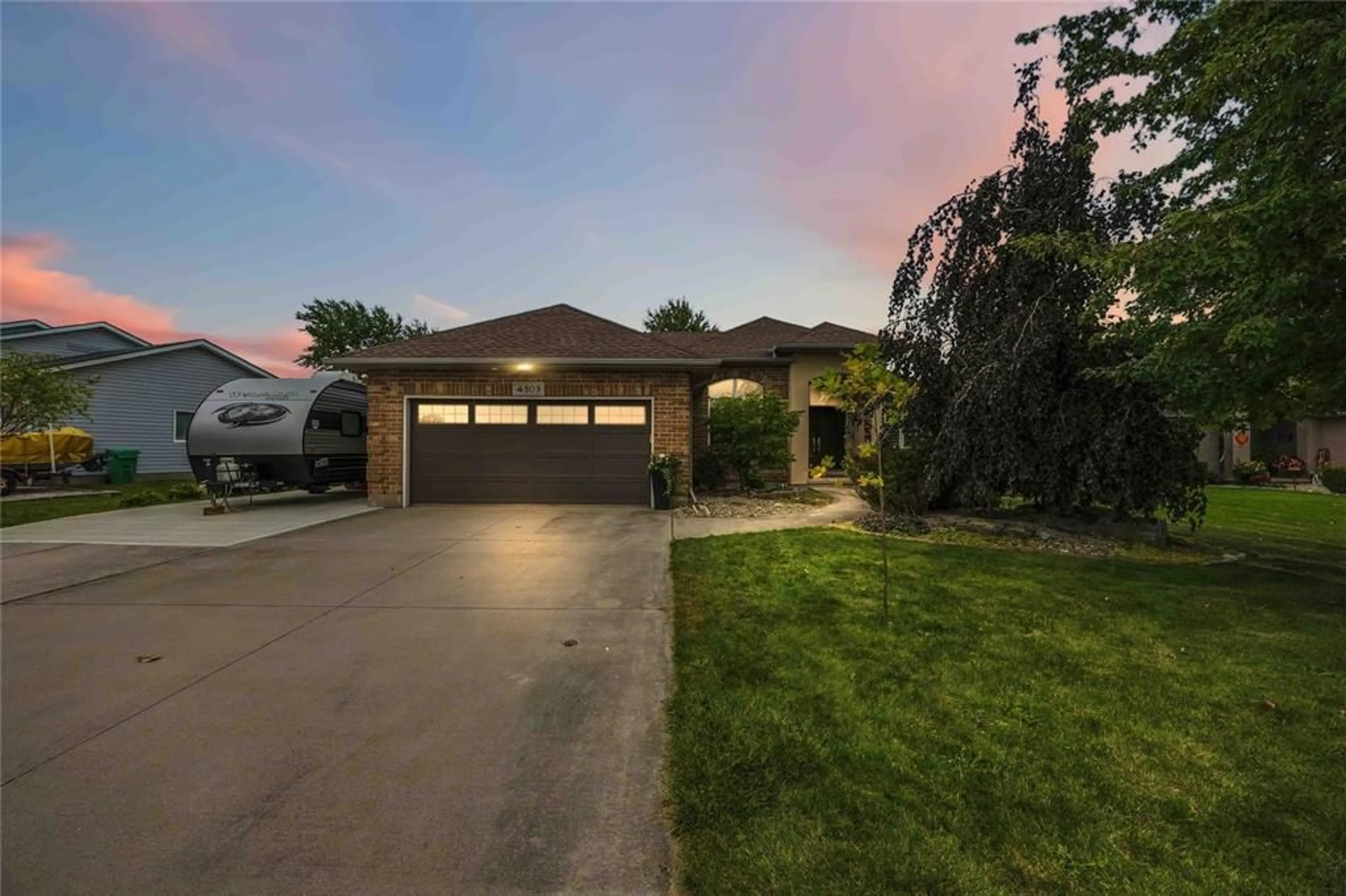 Unknown for 4303 Garden Cres, Petrolia Ontario N0N 1R0