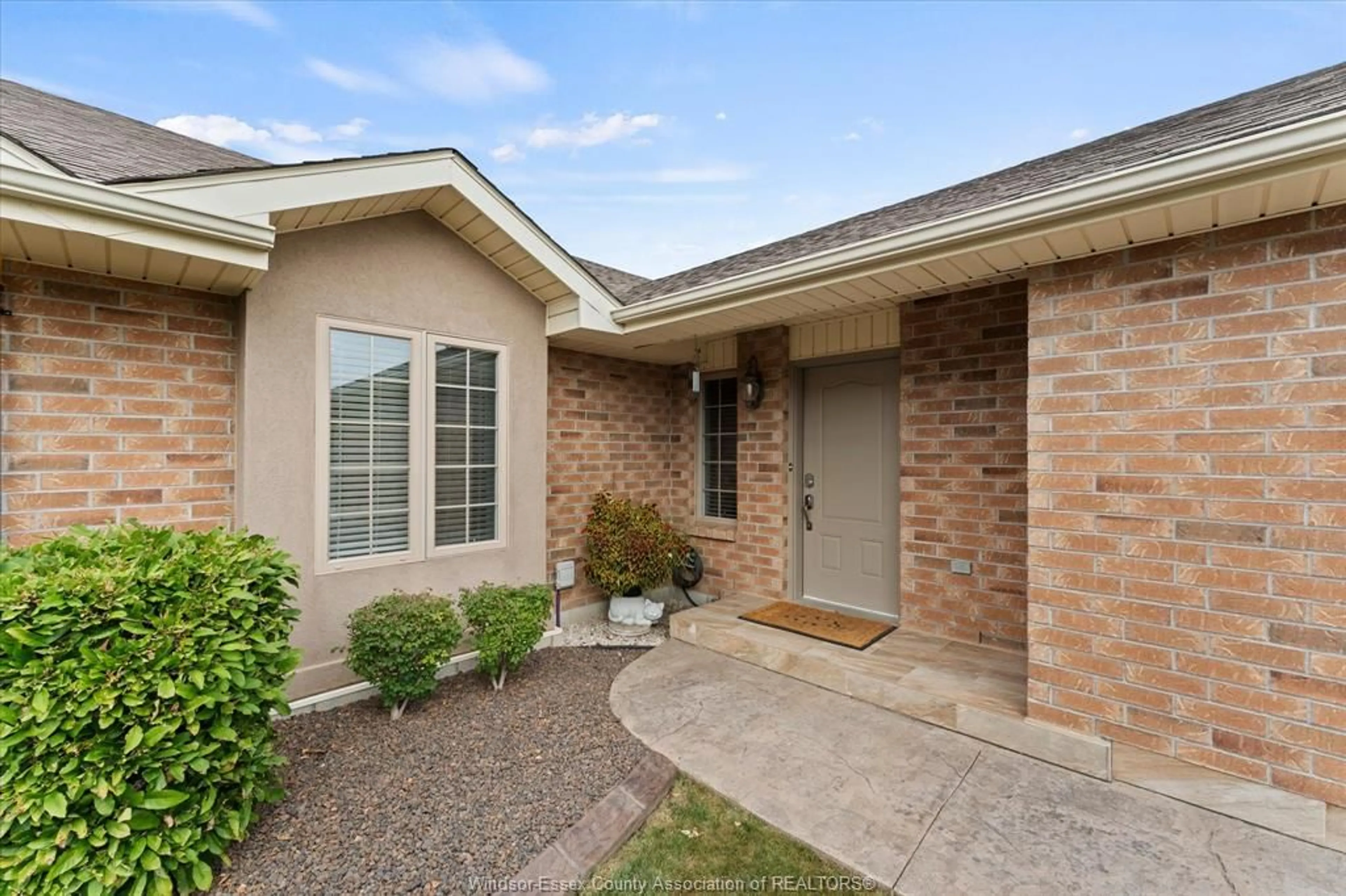 Home with brick exterior material, street for 523 GOLFVIEW, Amherstburg Ontario N9V 2Y9
