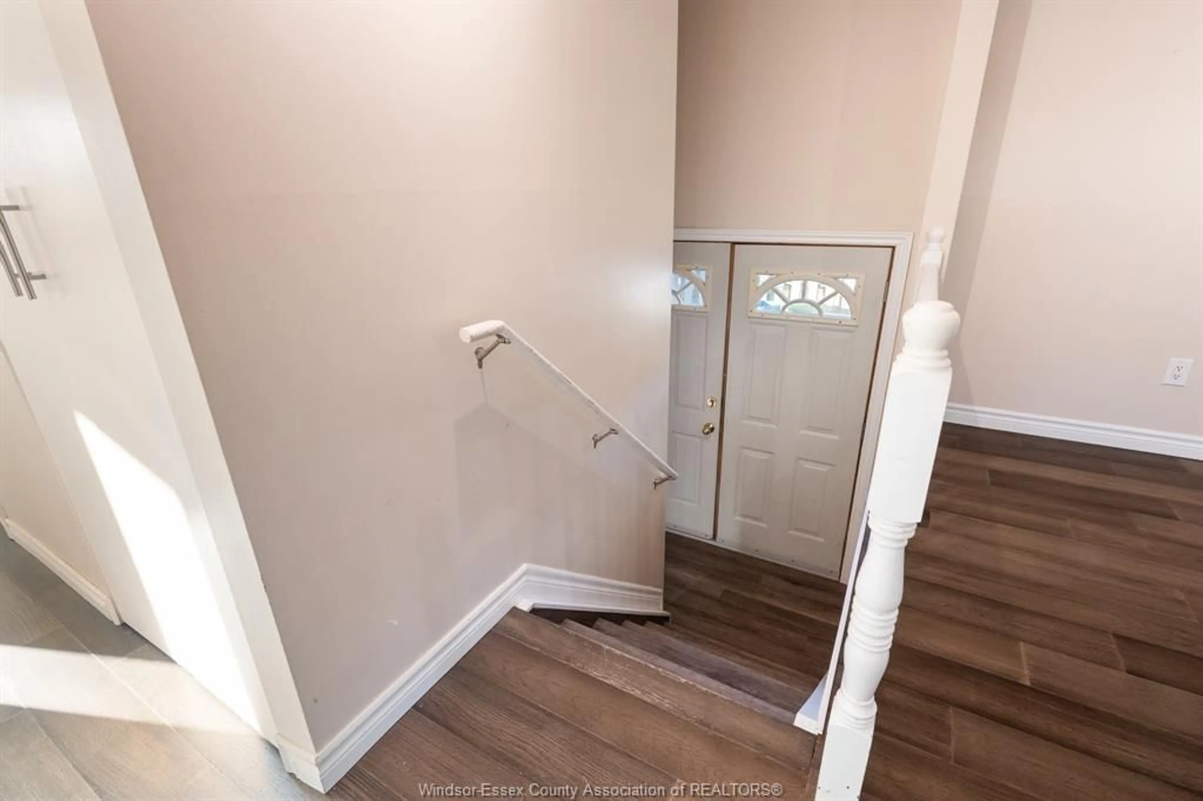Unknown for 264 KELLY St, Essex Ontario N8M 1V3