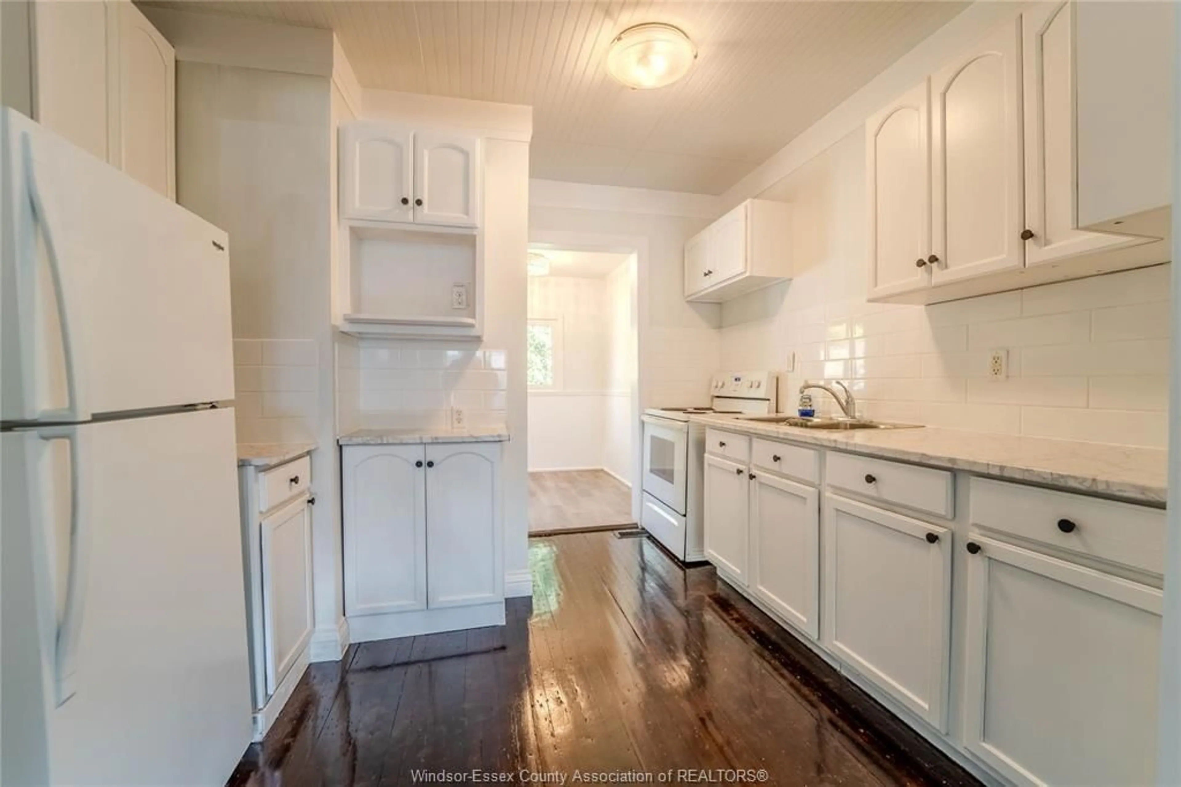 Standard kitchen, unknown for 966 CURRY Ave, Windsor Ontario N9B 2C5