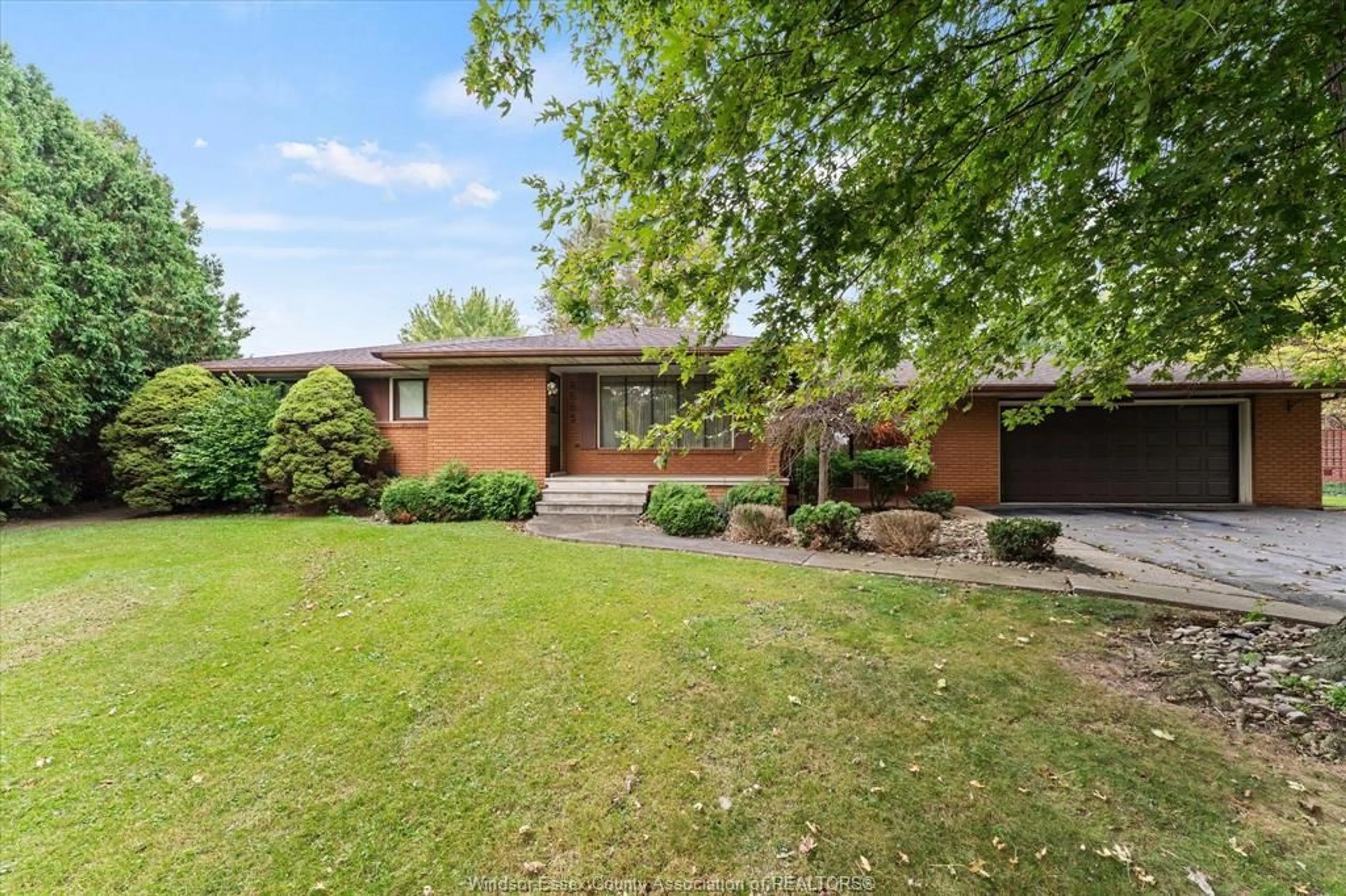 Unknown for 8605 SNAKE Lane, LaSalle Ontario N9A 6Z6
