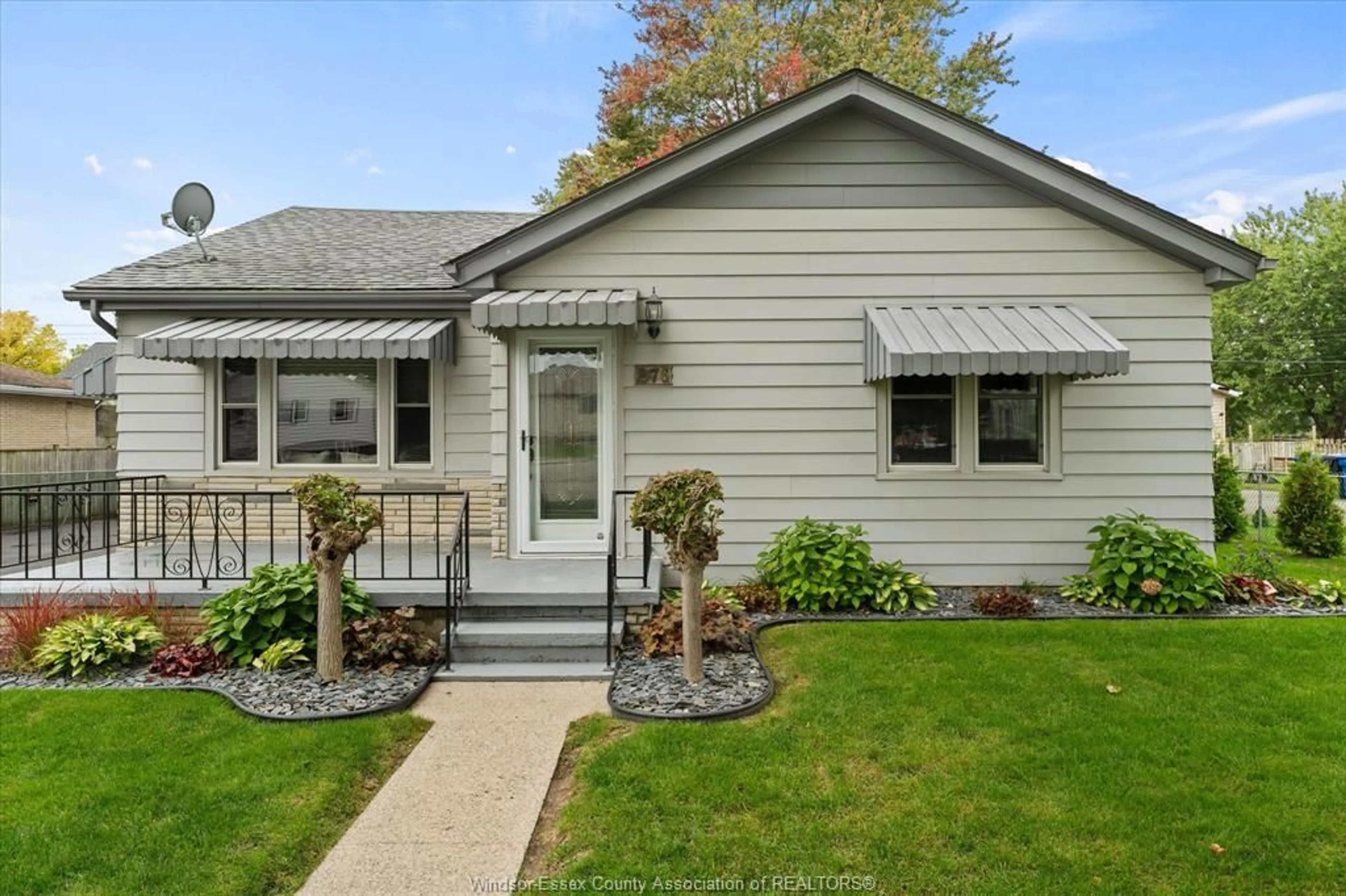 Home with vinyl exterior material, street for 276 BROCK, Amherstburg Ontario N9V 2H6