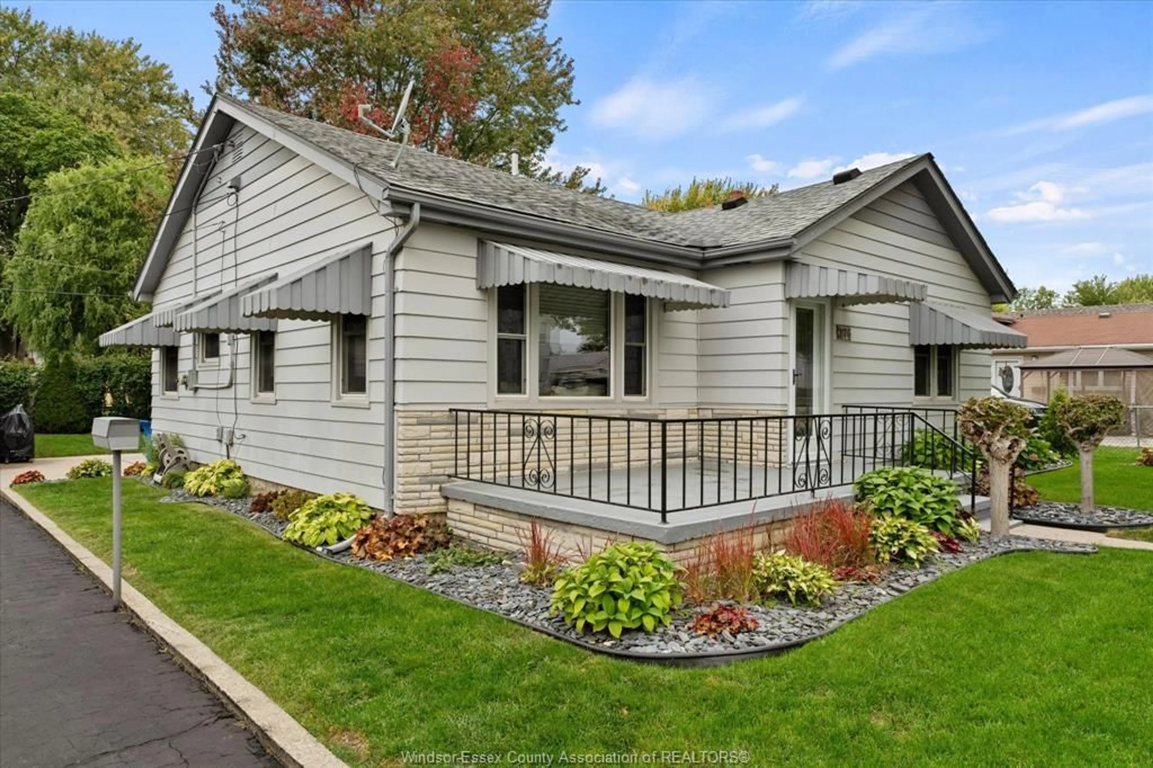 Home with vinyl exterior material, street for 276 BROCK, Amherstburg Ontario N9V 2H6
