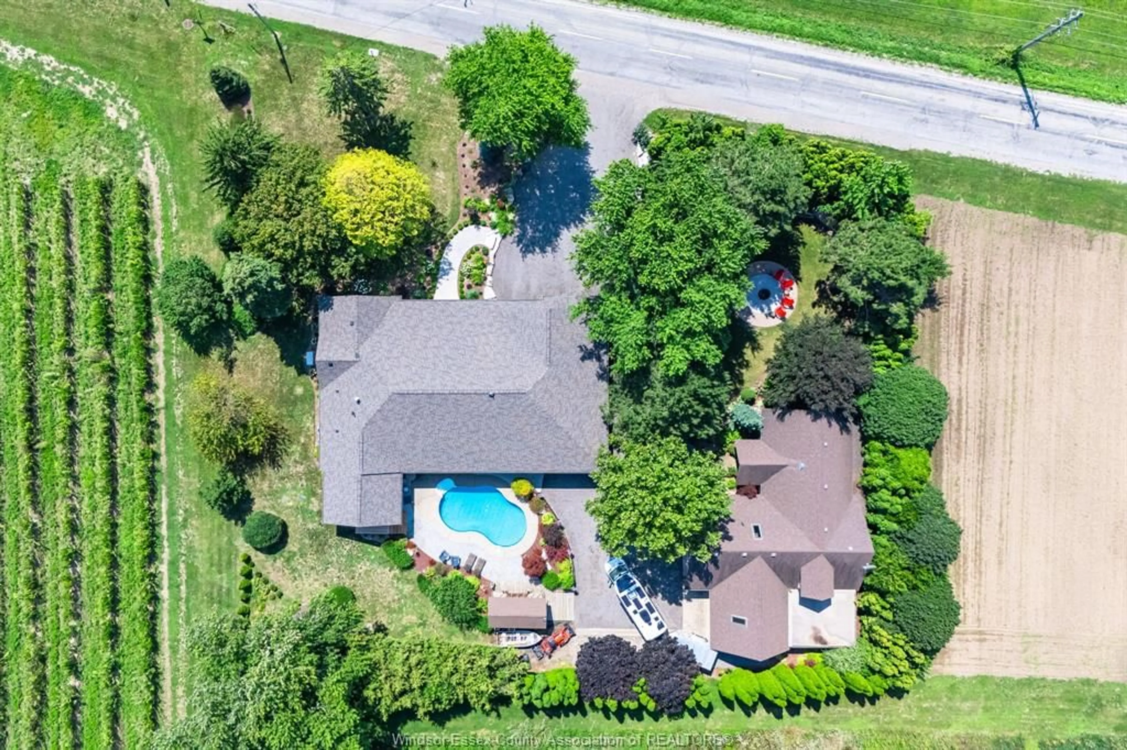 A pic from outside/outdoor area/front of a property/back of a property/a pic from drone, street for 1568 Gore Rd, Harrow Ontario N0R 1G0